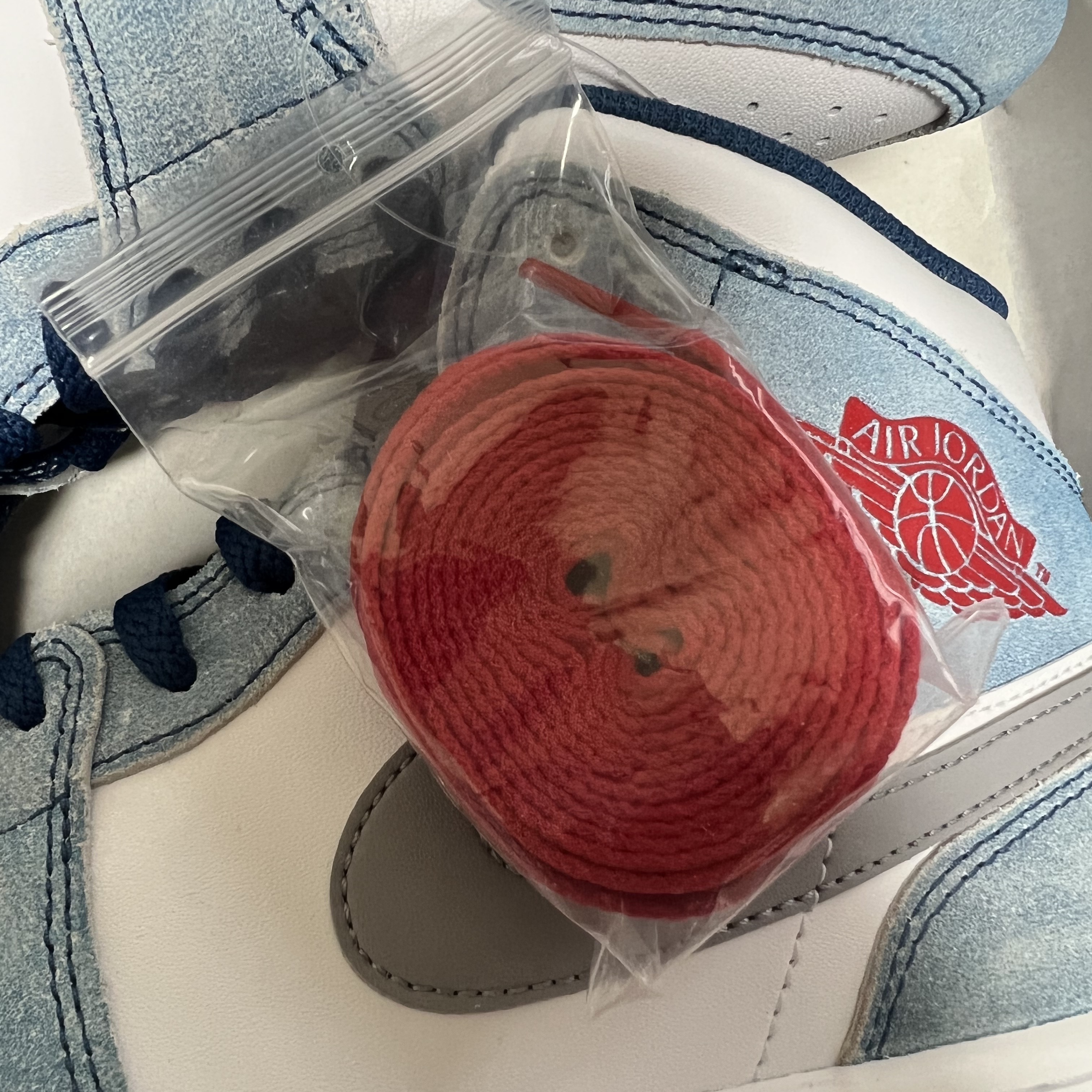 Jordan 1 Mid SE French Blue Fire Red 착용 스타일 - 2