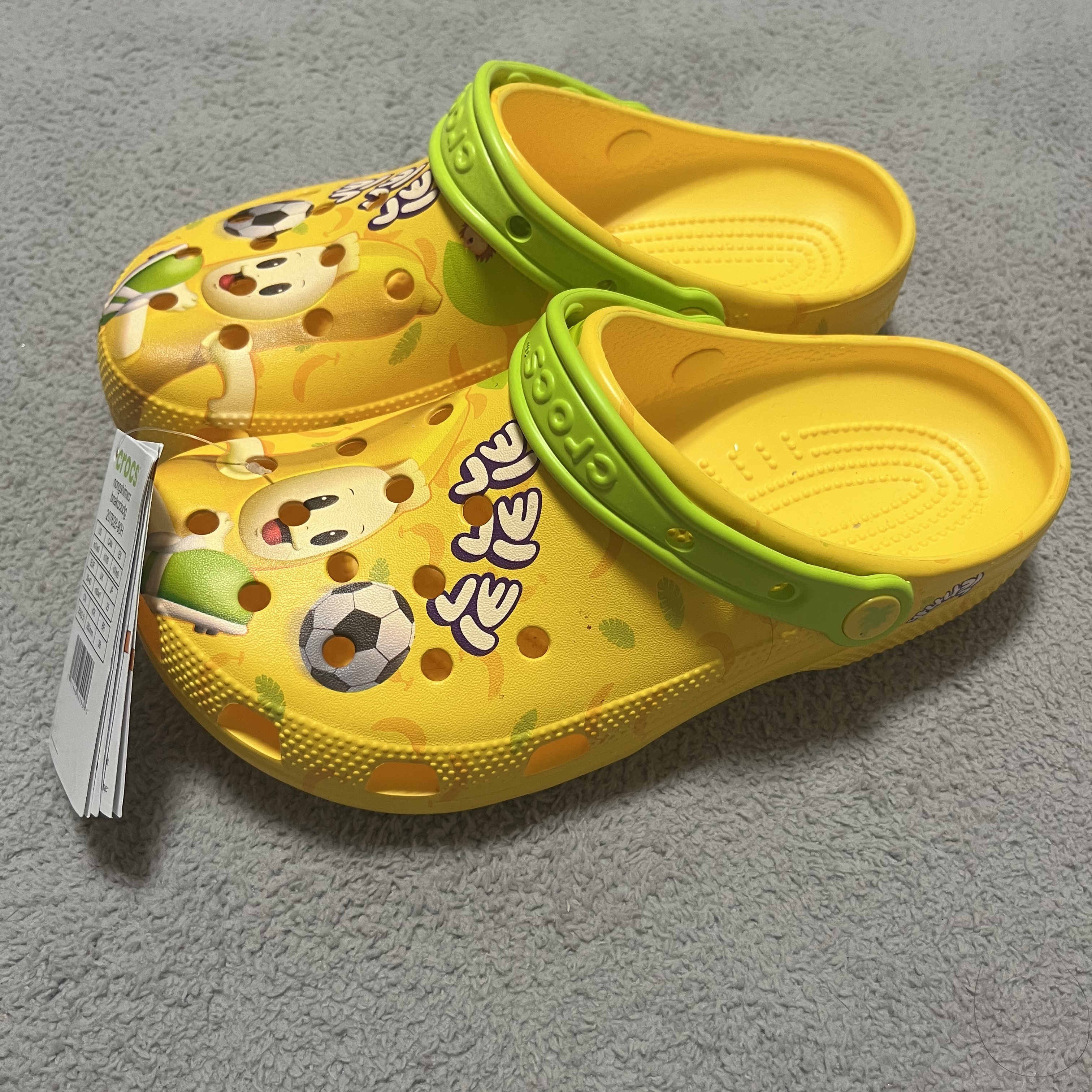Crocs x Nongshim Classic Clog Banana Kick 착용 스타일