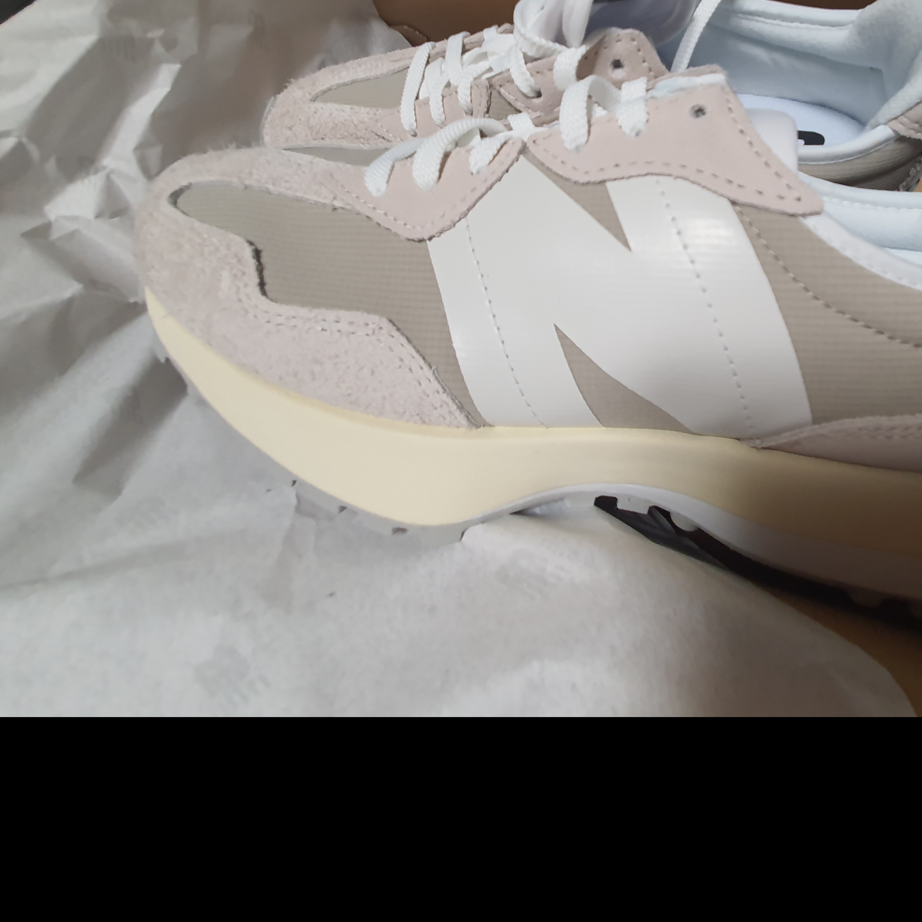 (W) New Balance 327 Beige 착용 스타일
