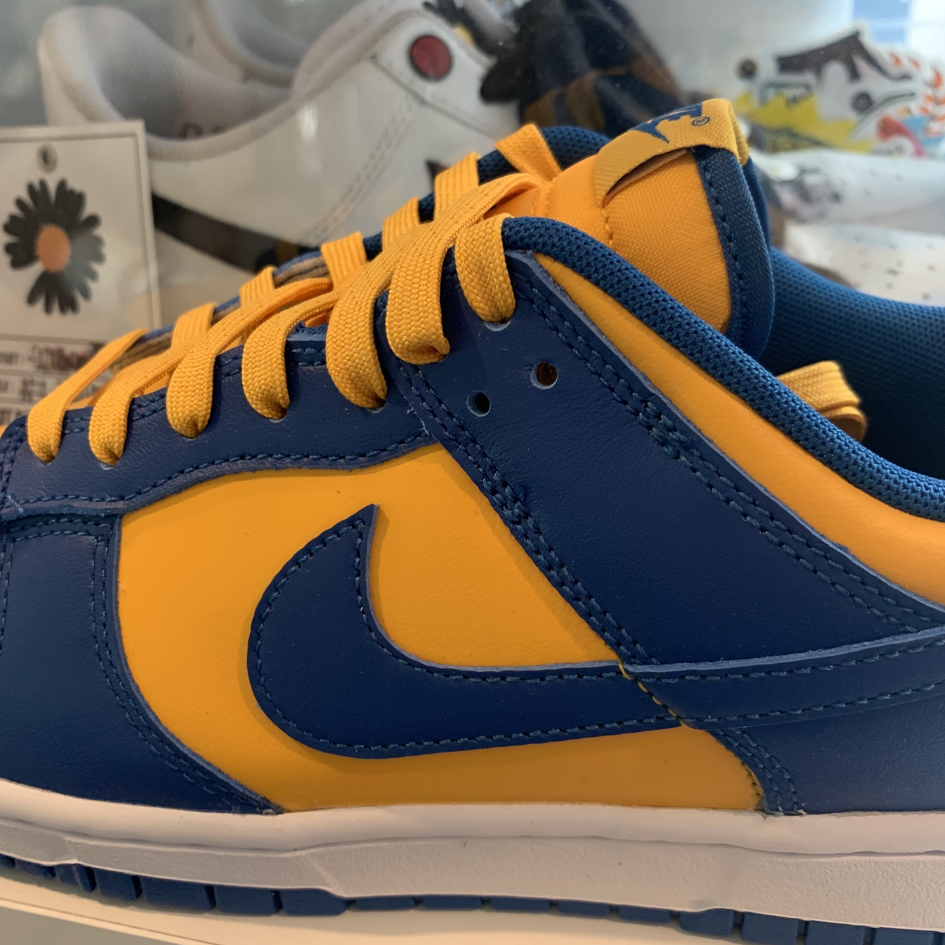 Nike Dunk Low Retro Blue Jay and University Gold 착용 스타일 - 1