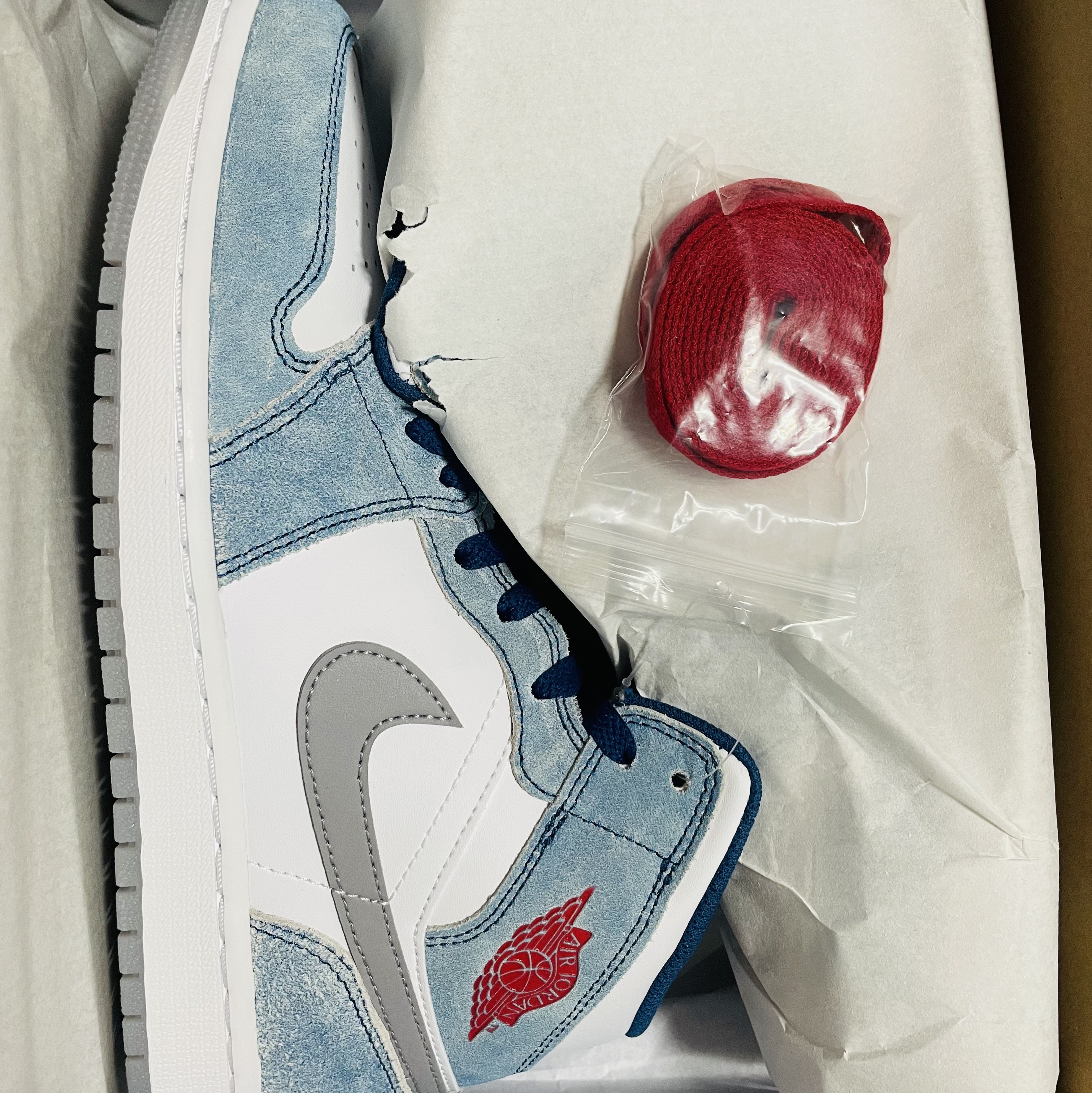 Jordan 1 Mid SE French Blue Fire Red 착용 스타일