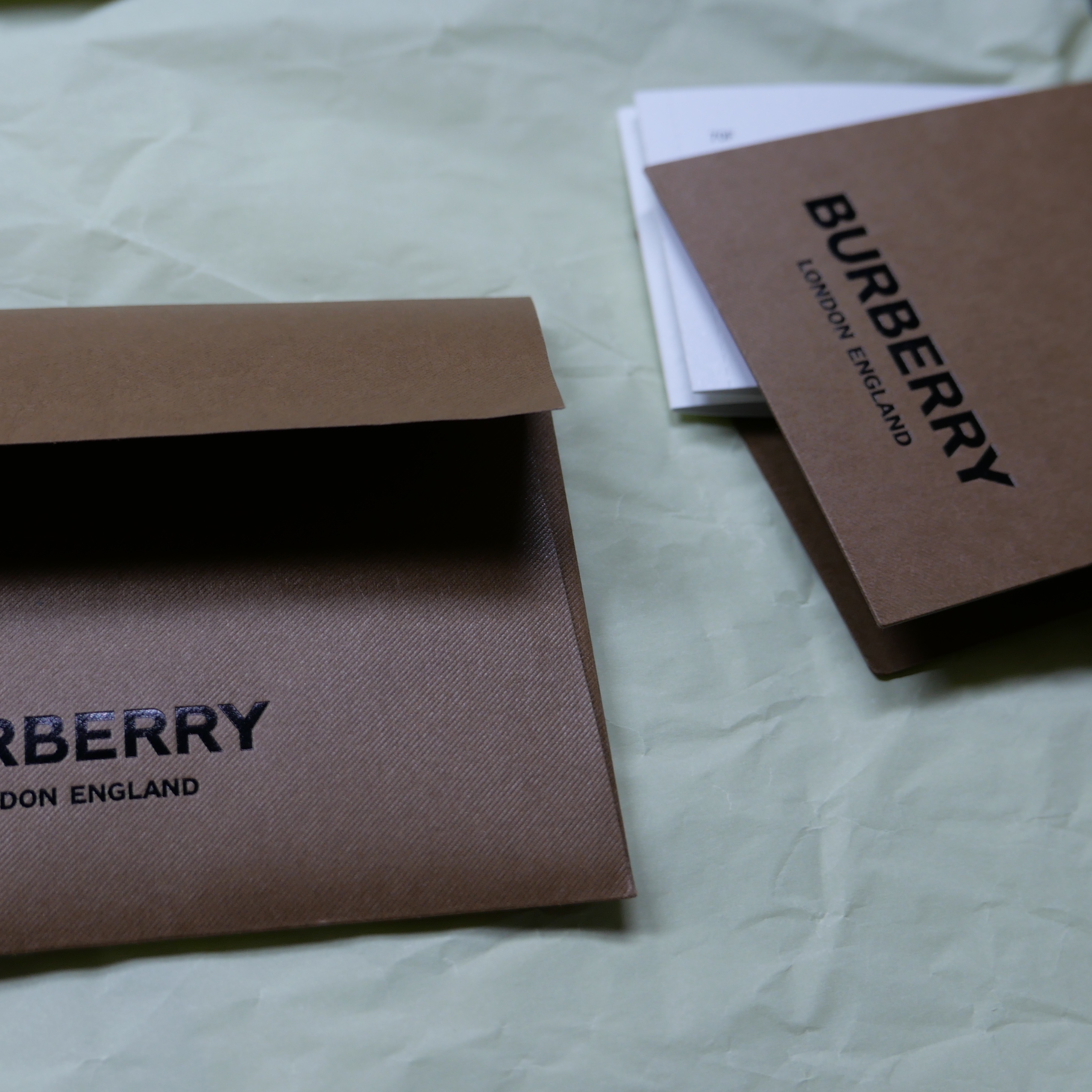 Burberry Vintage Check Suede Leather Sneakers Archive Beige 착용 스타일 - 3