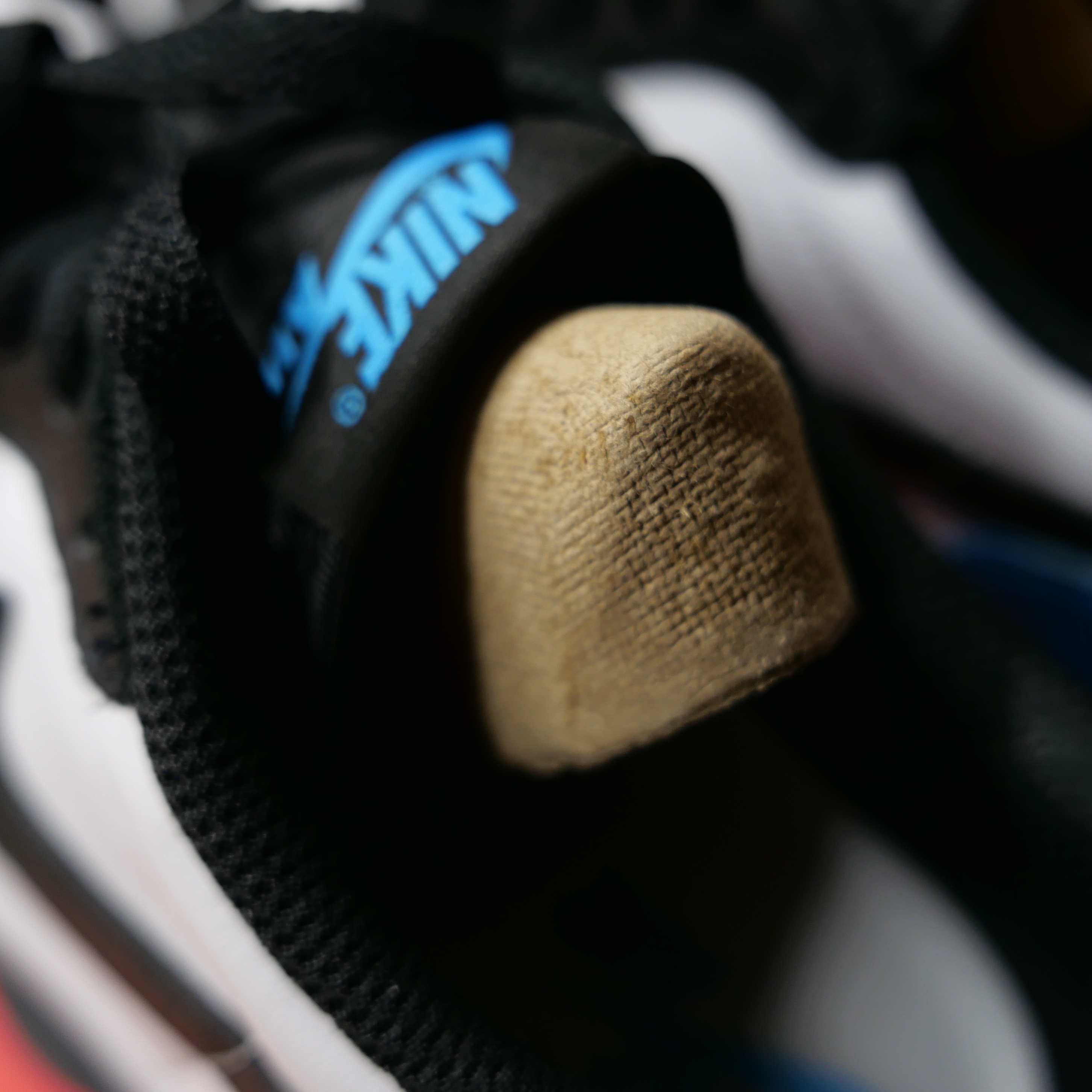 Jordan 1 Retro Low OG Black and Dark Powder Blue 착용 스타일 - 2