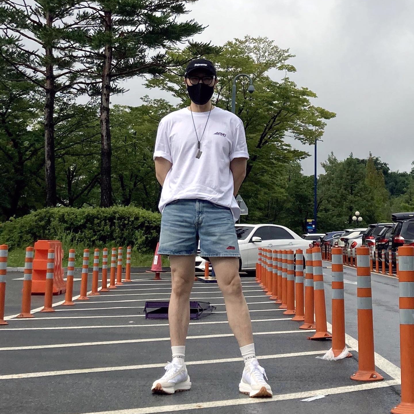 Nike x Sacai VaporWaffle White and Gum, Supreme Military Camp Cap Black - 22SS 착용 스타일 - 1