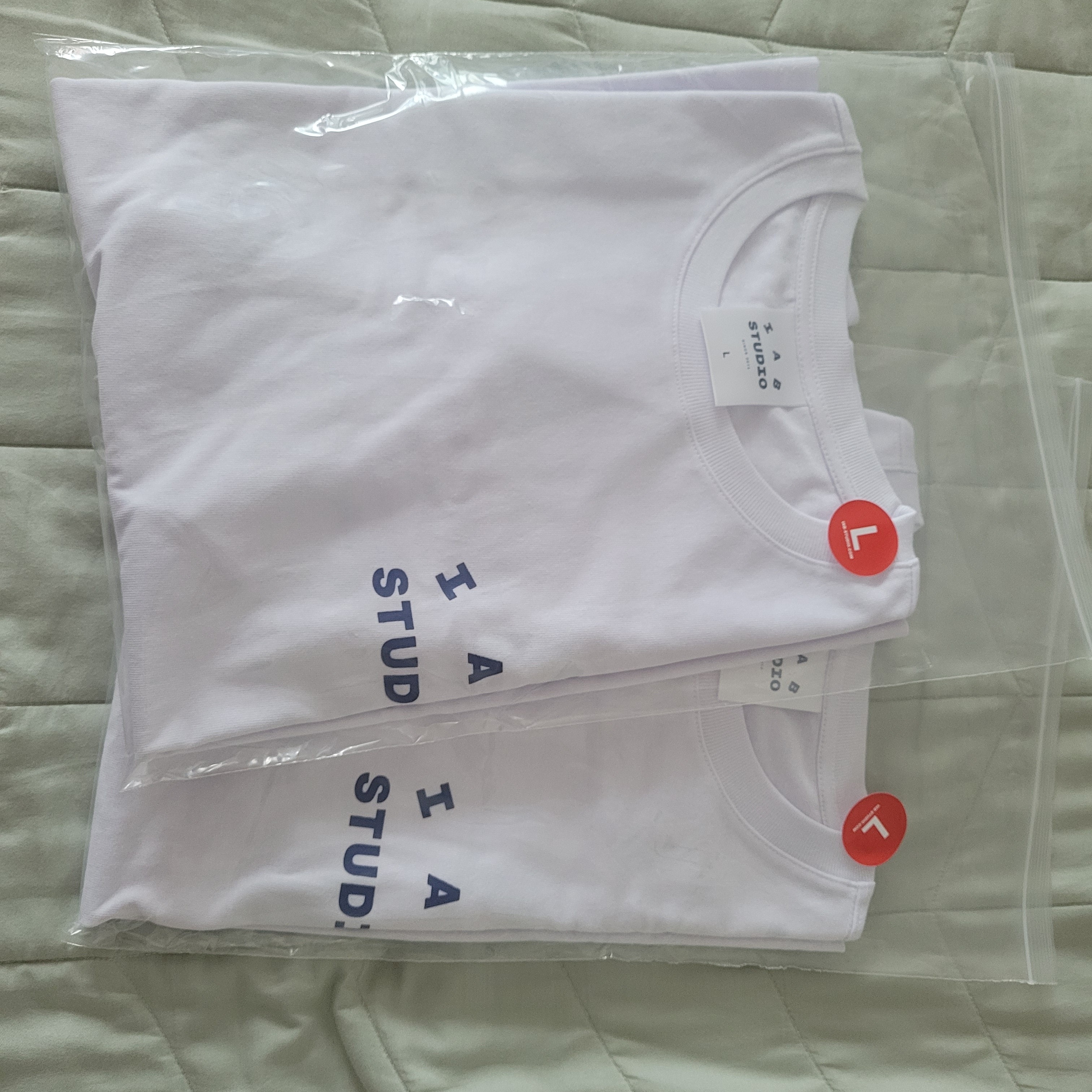 IAB Studio T-Shirt White Navy - 22FW 착용 스타일