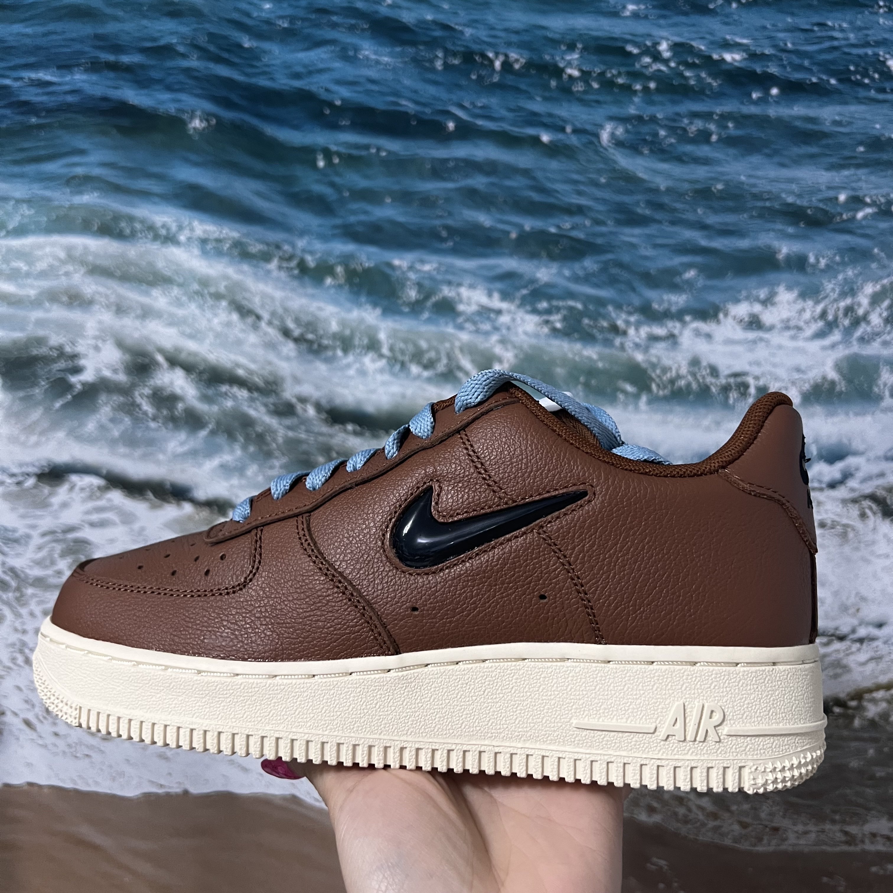 Nike Air Force 1 '07 PRM Vintage Pecan 착용 스타일 - 1