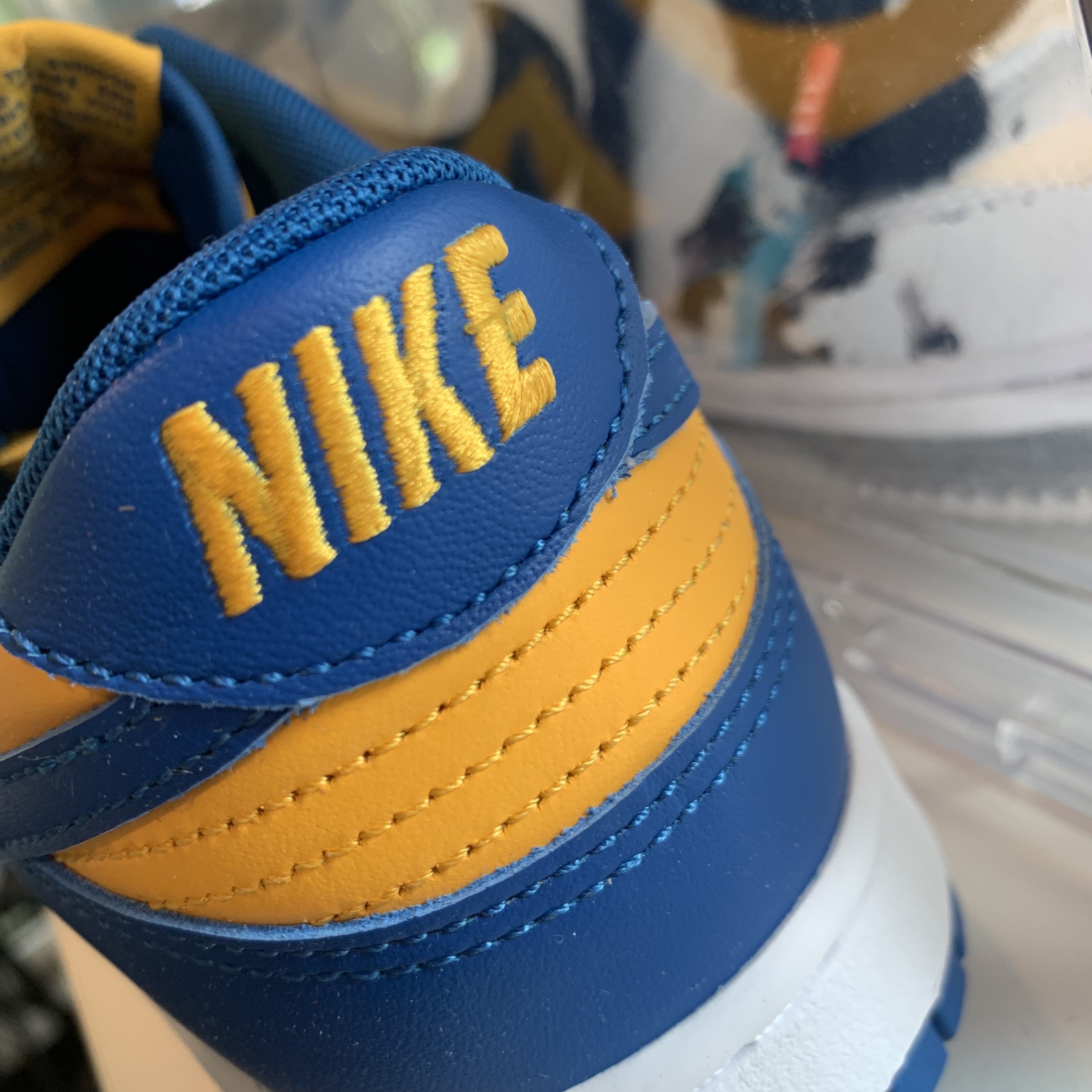 Nike Dunk Low Retro Blue Jay and University Gold 착용 스타일 - 2