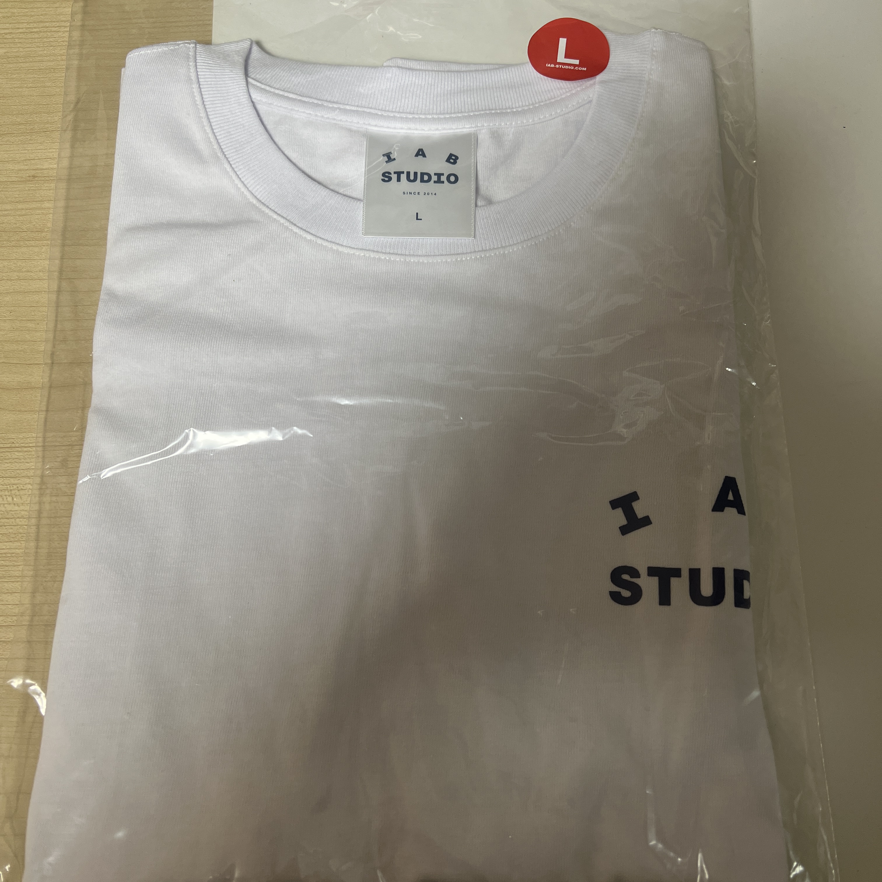 IAB Studio T-Shirt White Navy - 22FW 착용 스타일