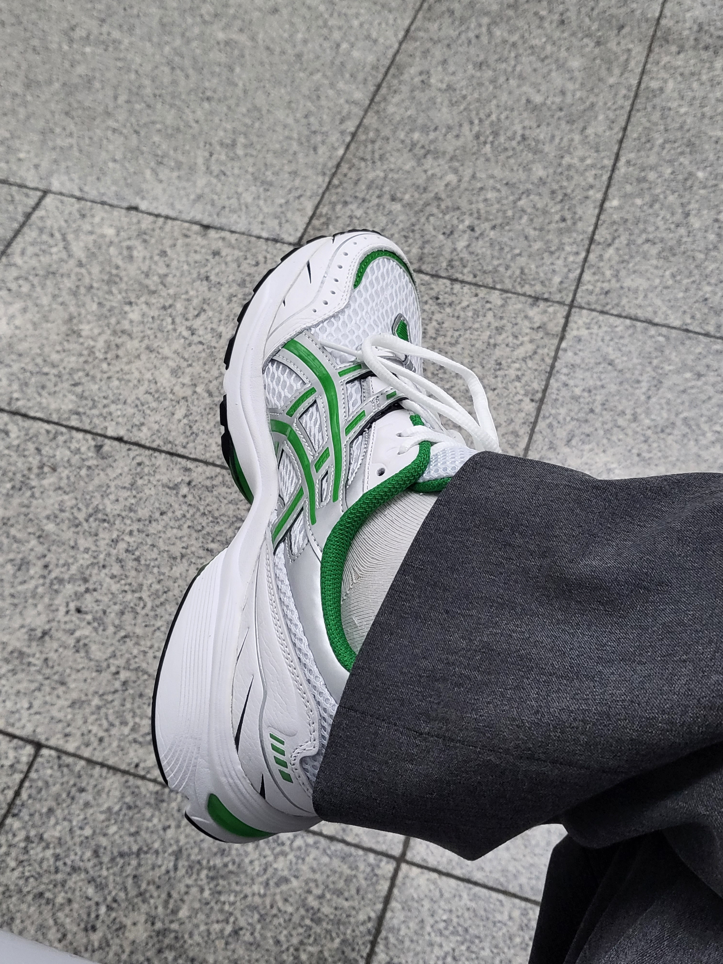 Asics Gel-1090 White Green 착용 스타일 - 1