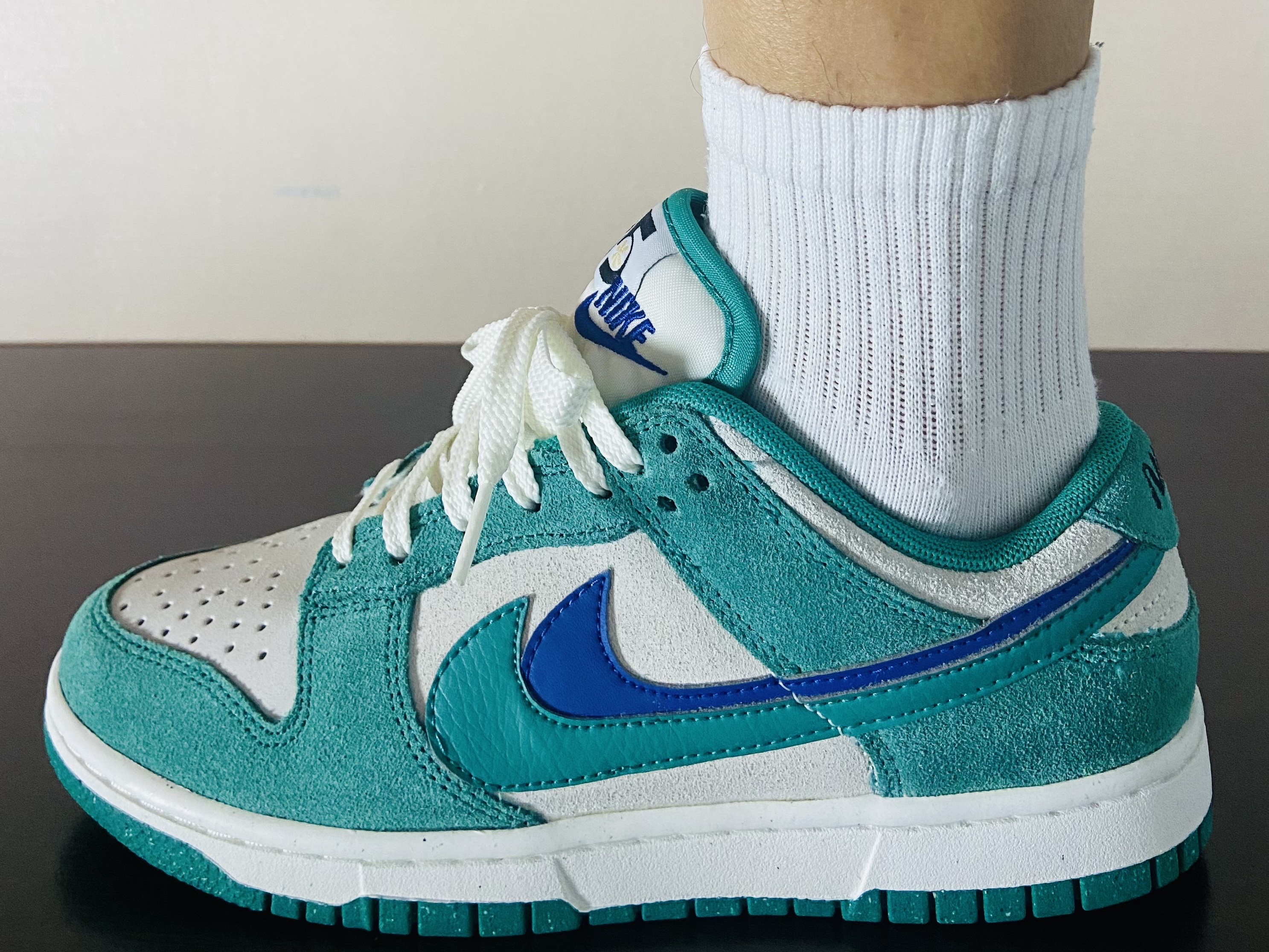 (W) Nike Dunk Low SE 85 Neptune Green and Sail 착용 스타일