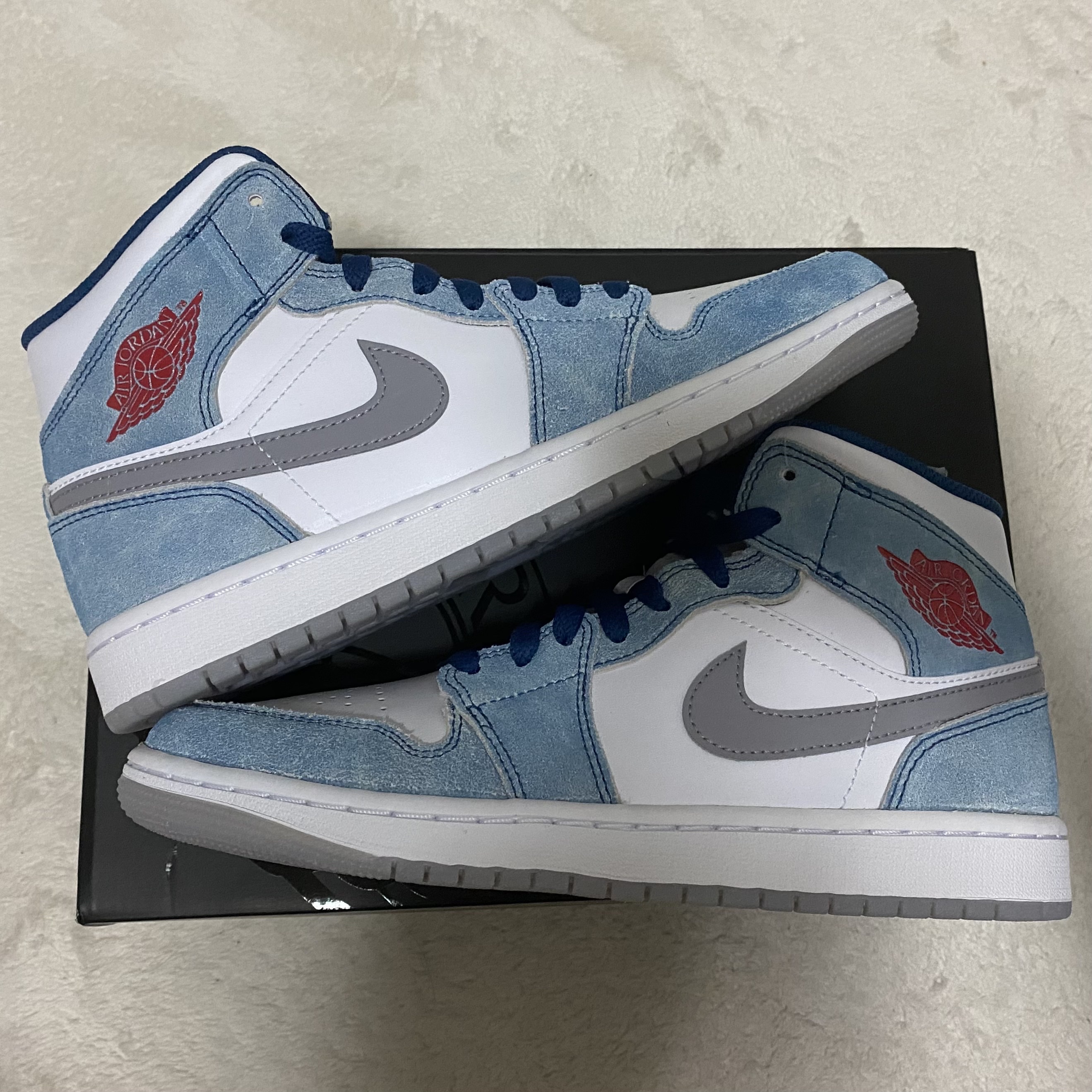 Jordan 1 Mid SE French Blue Fire Red 착용 스타일