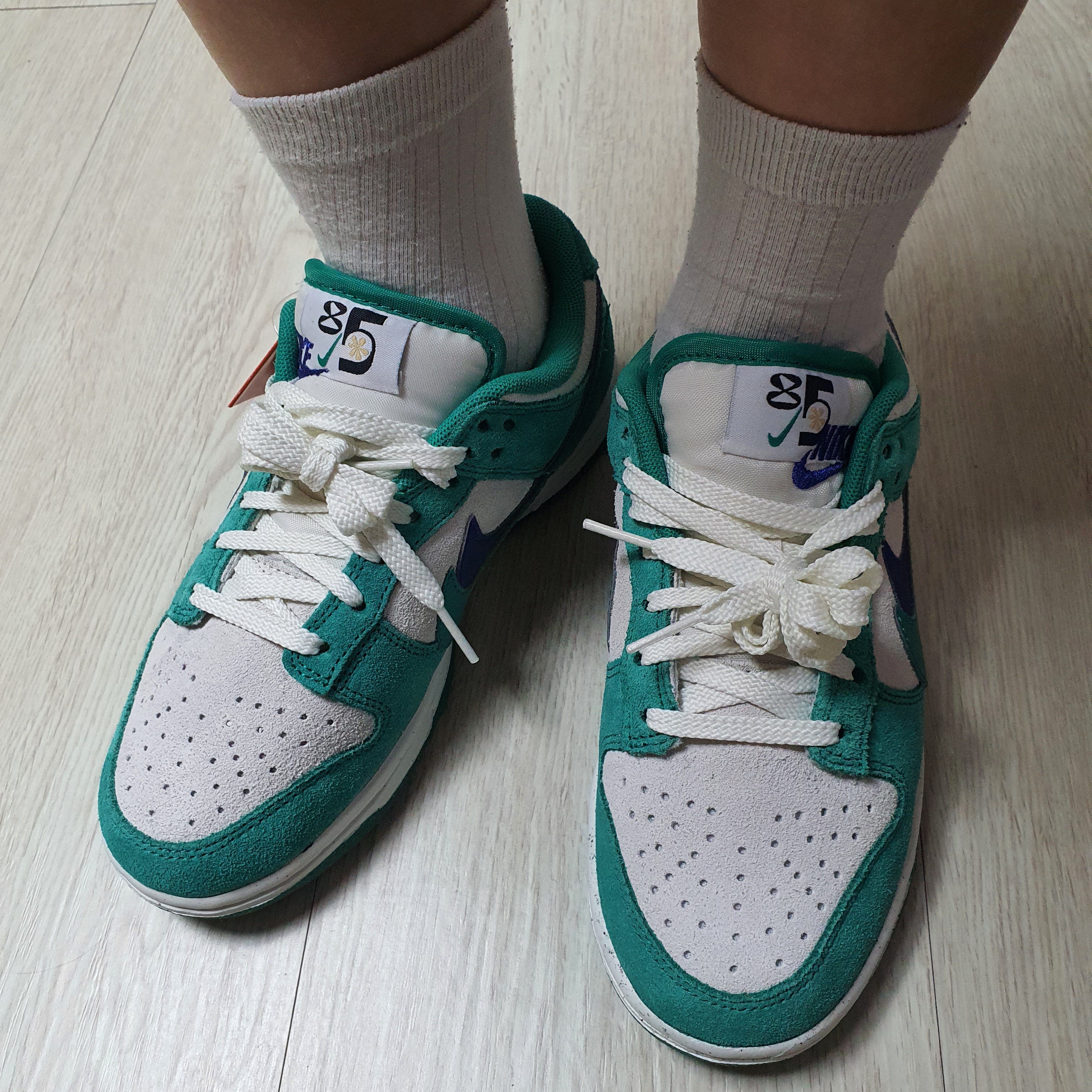 (W) Nike Dunk Low SE 85 Neptune Green and Sail 착용 스타일 - 2