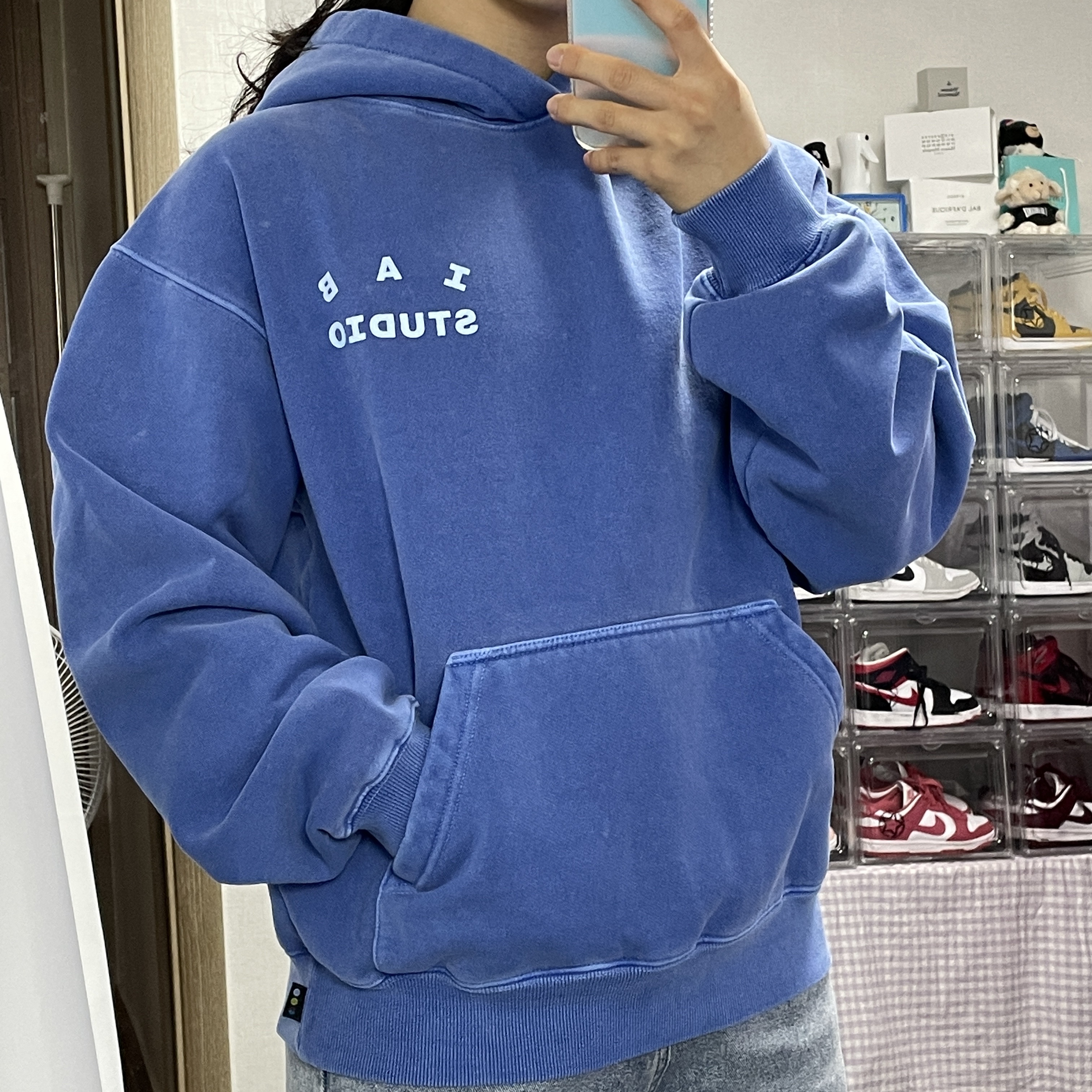 IAB Studio Pigment Hoodie Royal Blue - 22FW 착용 스타일 - 3
