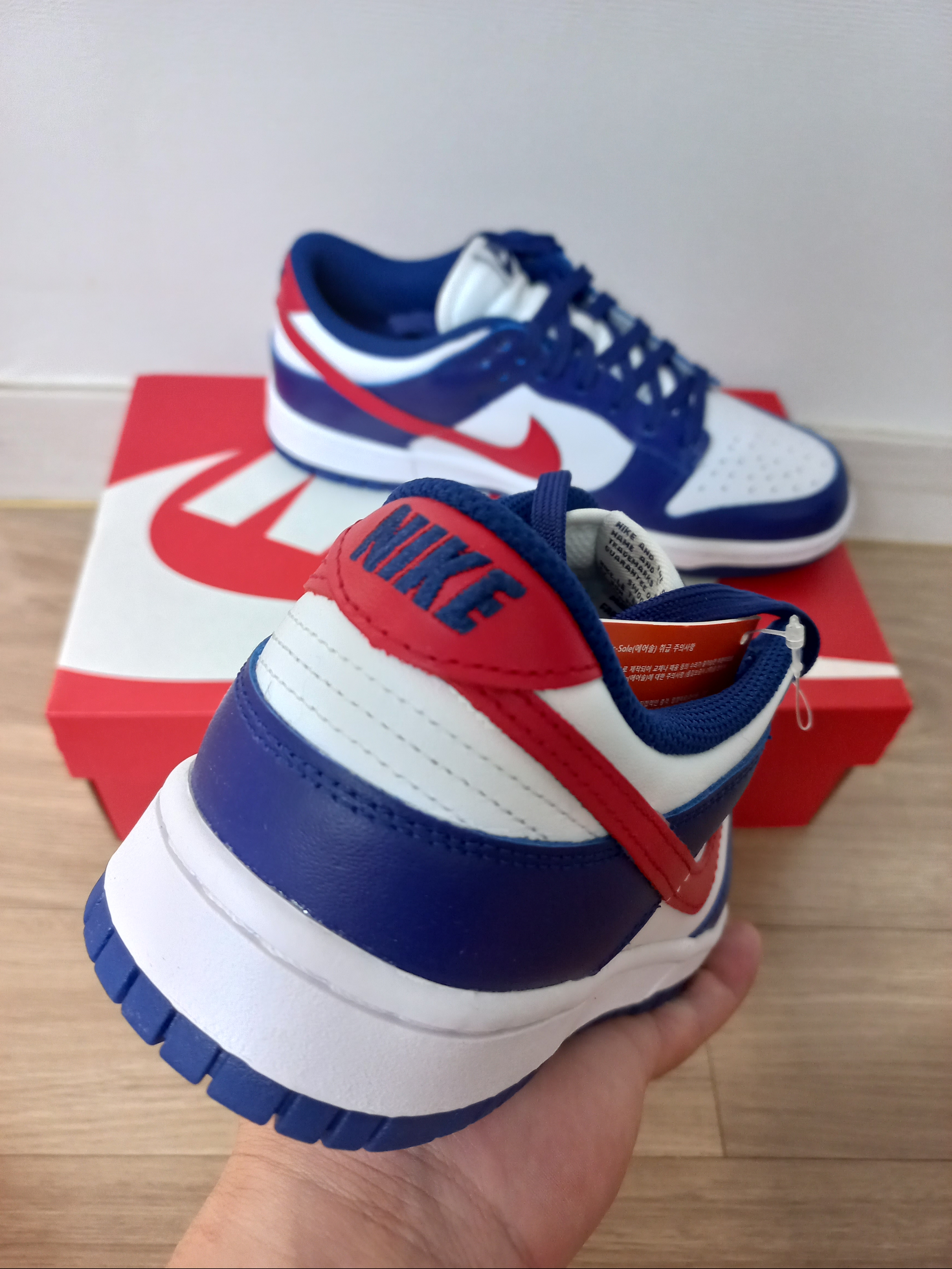 (W) Nike Dunk Low White and University Red 착용 스타일 - 2