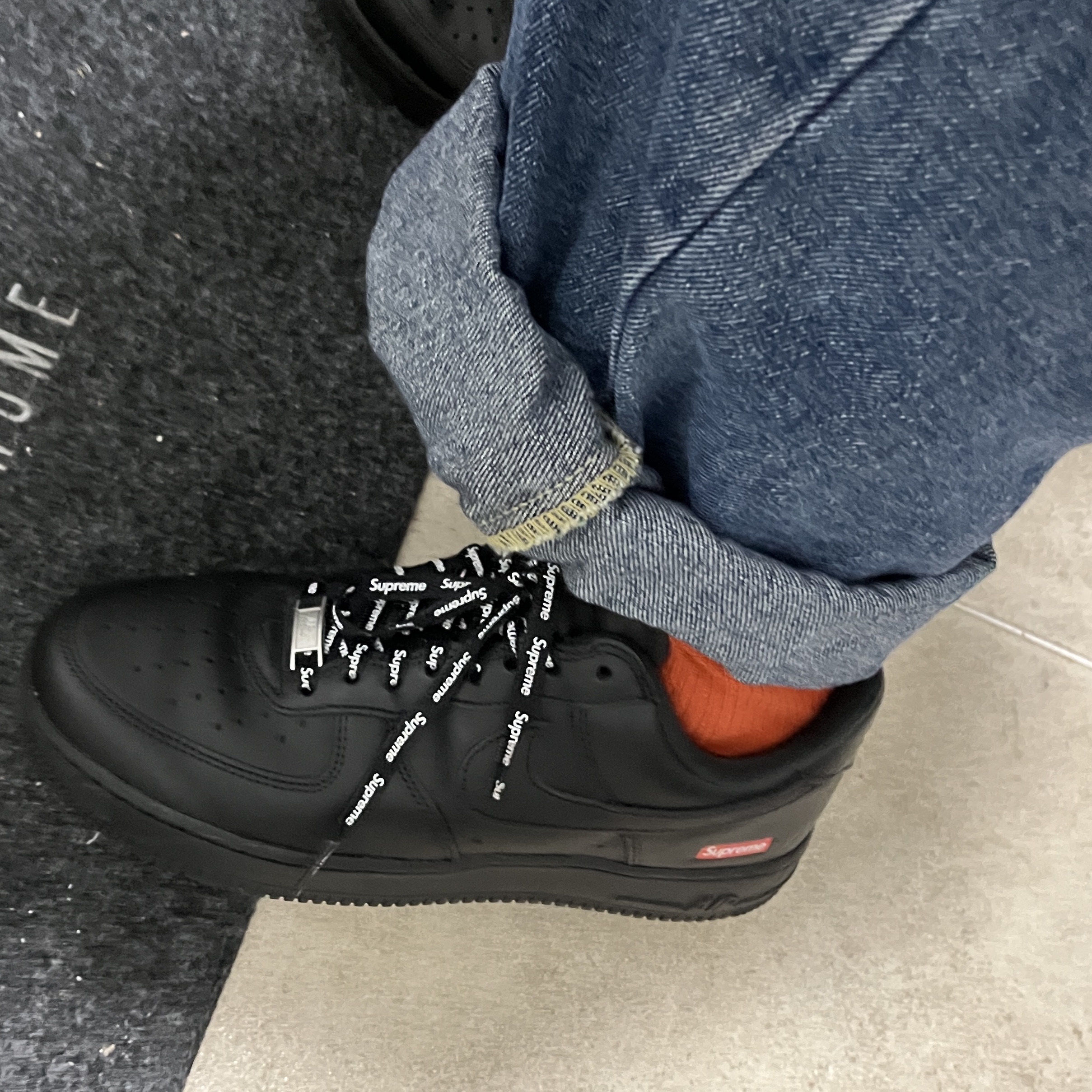 Nike x Supreme Air Force 1 Low Black 착용 스타일
