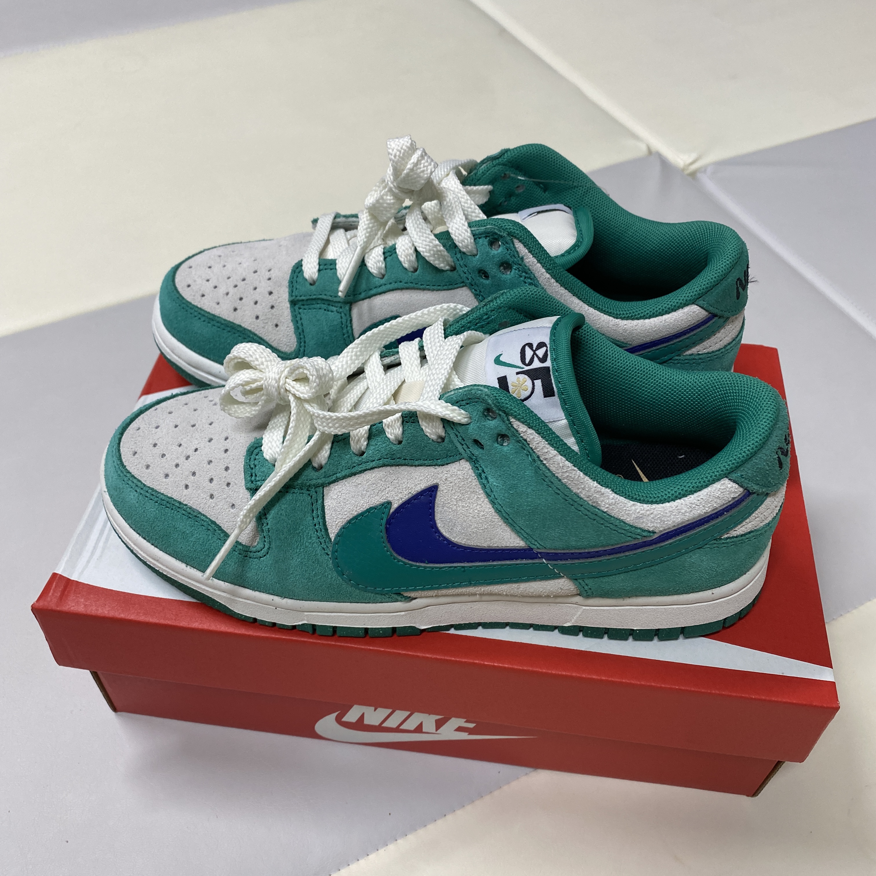 (W) Nike Dunk Low SE 85 Neptune Green and Sail 착용 스타일 - 3