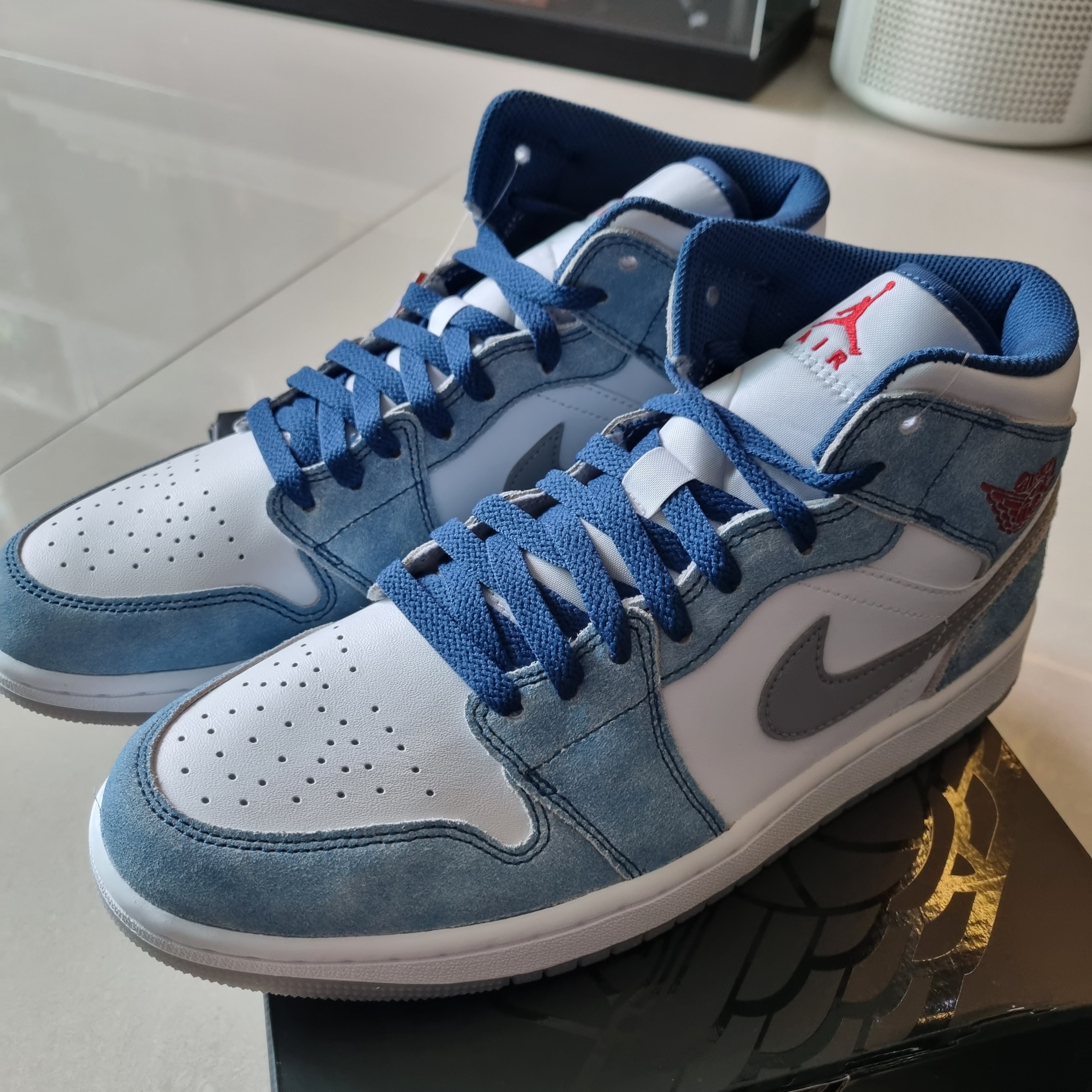 Jordan 1 Mid SE French Blue Fire Red 착용 스타일 - 2