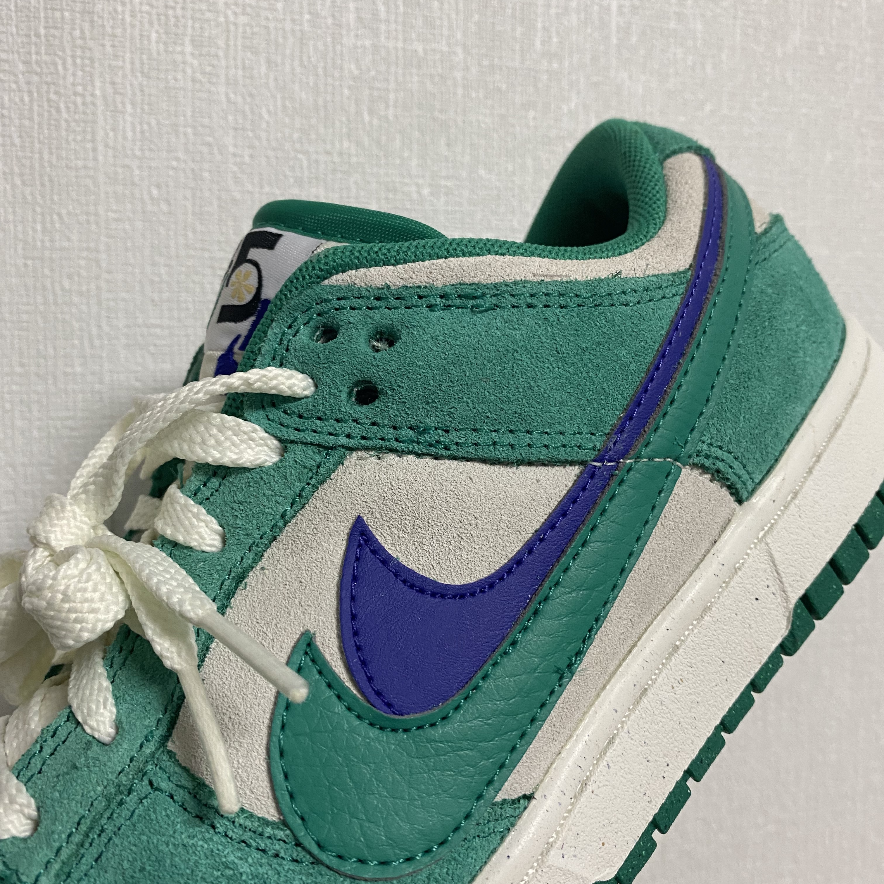 (W) Nike Dunk Low SE 85 Neptune Green and Sail 착용 스타일 - 4