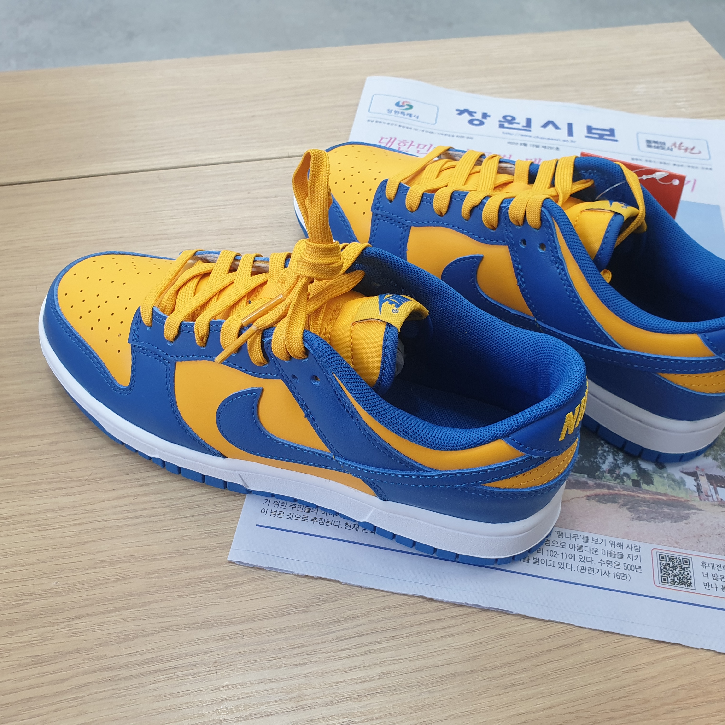 Nike Dunk Low Retro Blue Jay and University Gold 착용 스타일 - 4