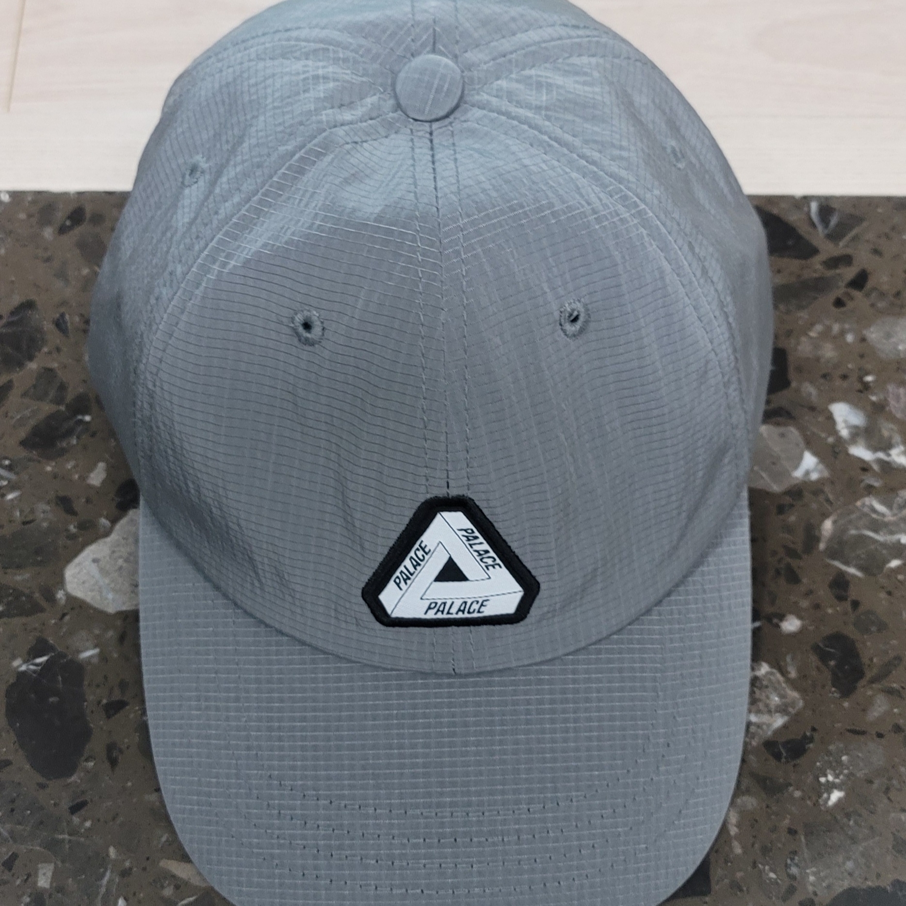 Palace Tri-Ferg Patch Shell 6-Panel Grey - 22SS 착용 스타일