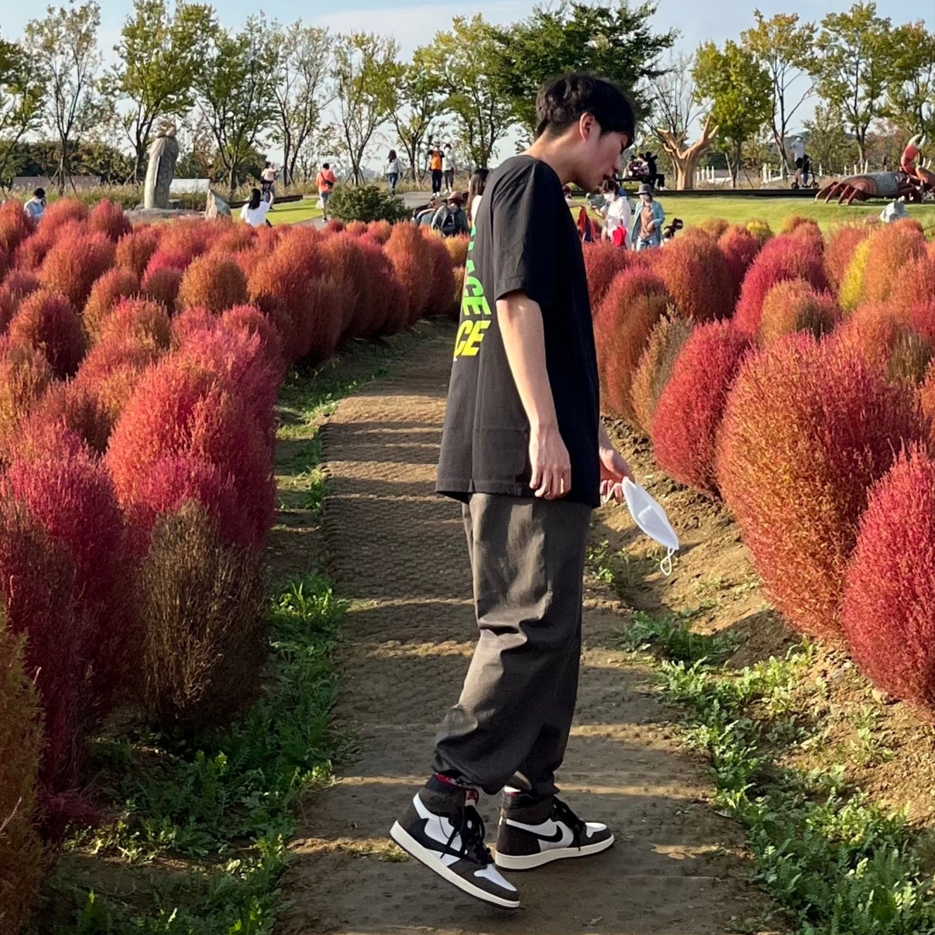 Jordan 1 x Travis Scott Retro High OG SP Mocha, Palace Rolls P3 T-Shirt Black - 19FW 착용 스타일 - 1