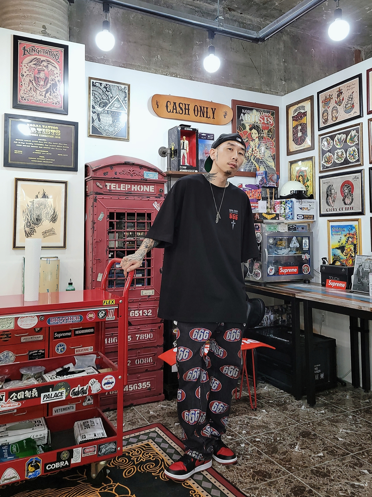 Essentials x New Era Sized Cap Black, Jordan 1 Mid Bred Banned 2020 착용 스타일 - 1