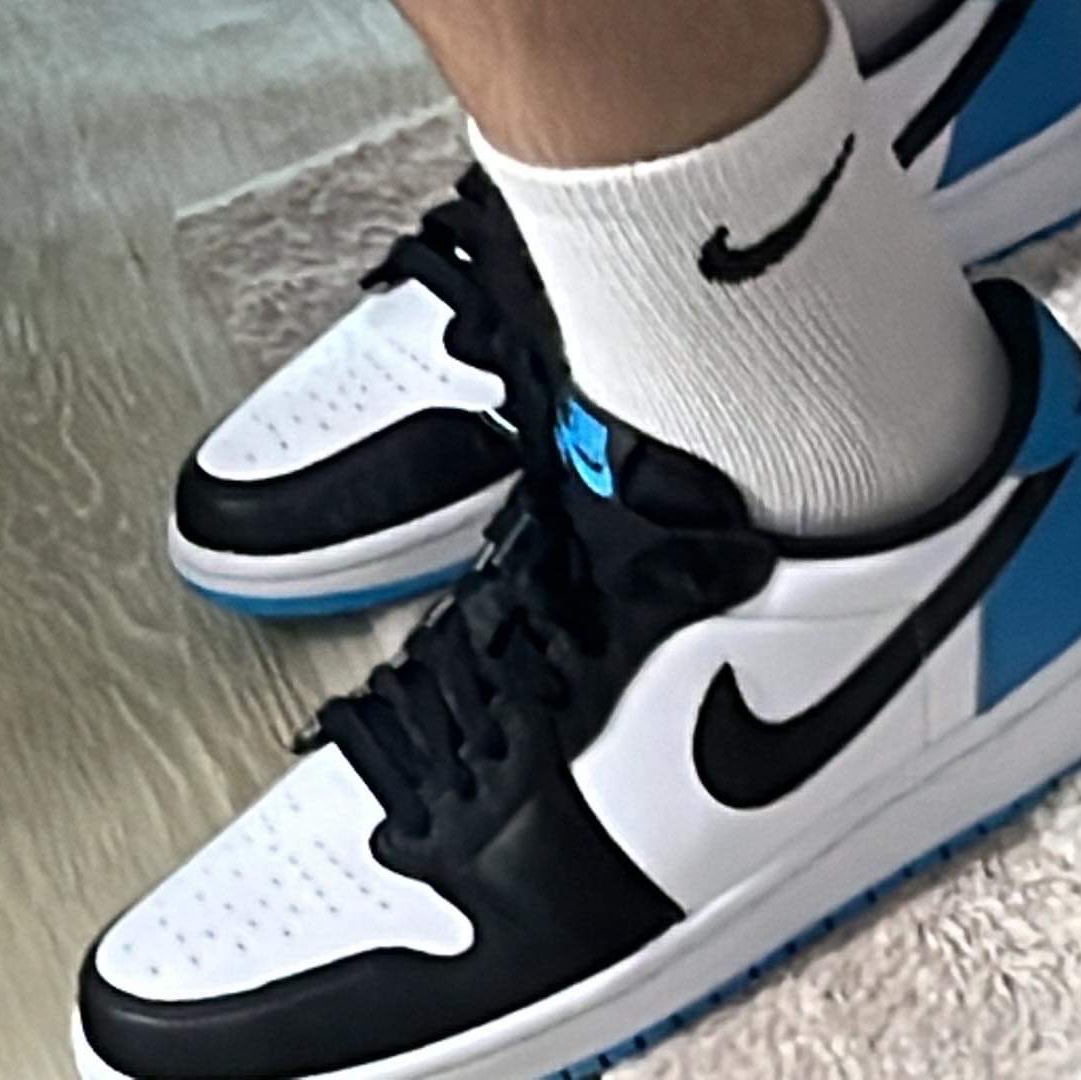 Jordan 1 Retro Low OG Black and Dark Powder Blue 착용 스타일