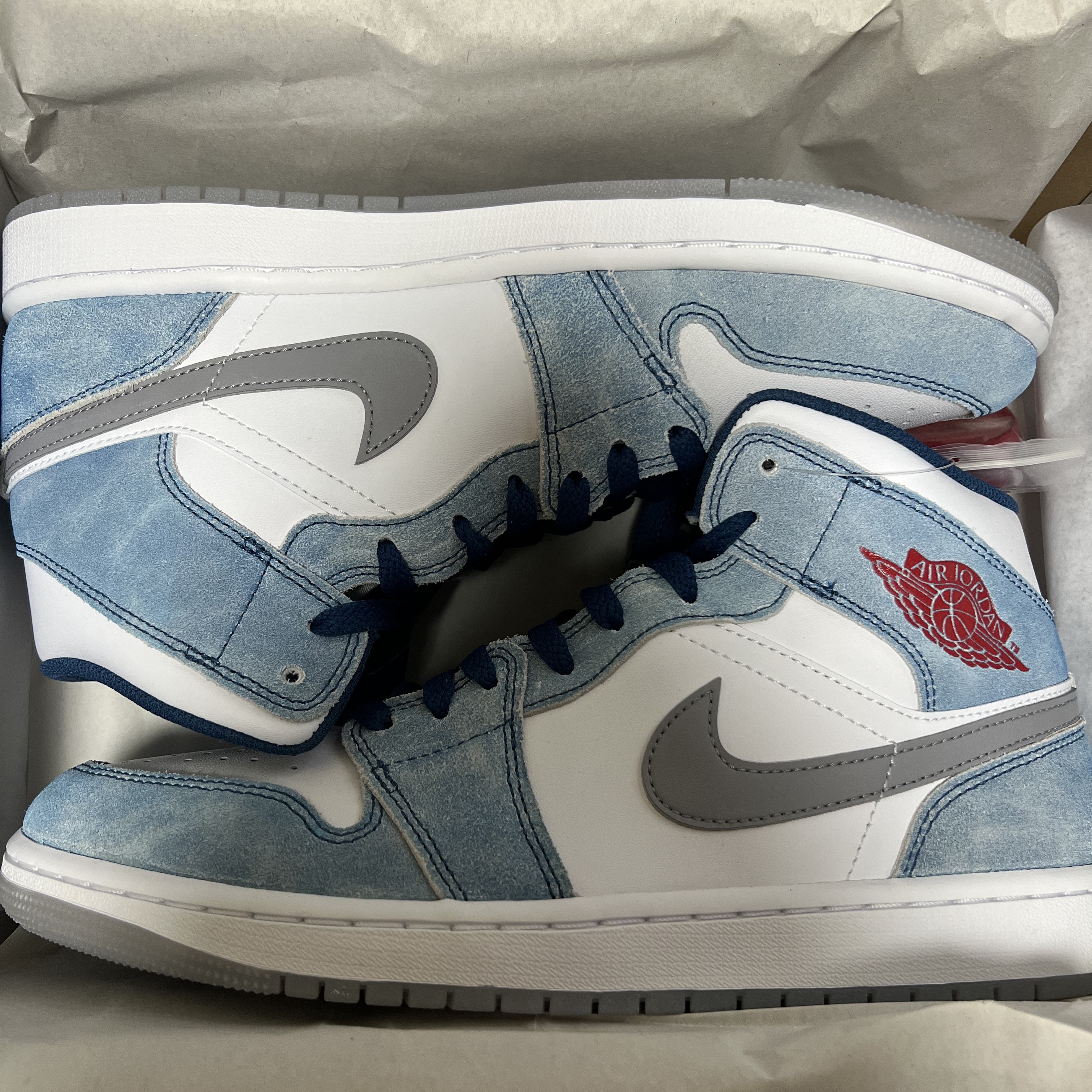 Jordan 1 Mid SE French Blue Fire Red 착용 스타일 - 1