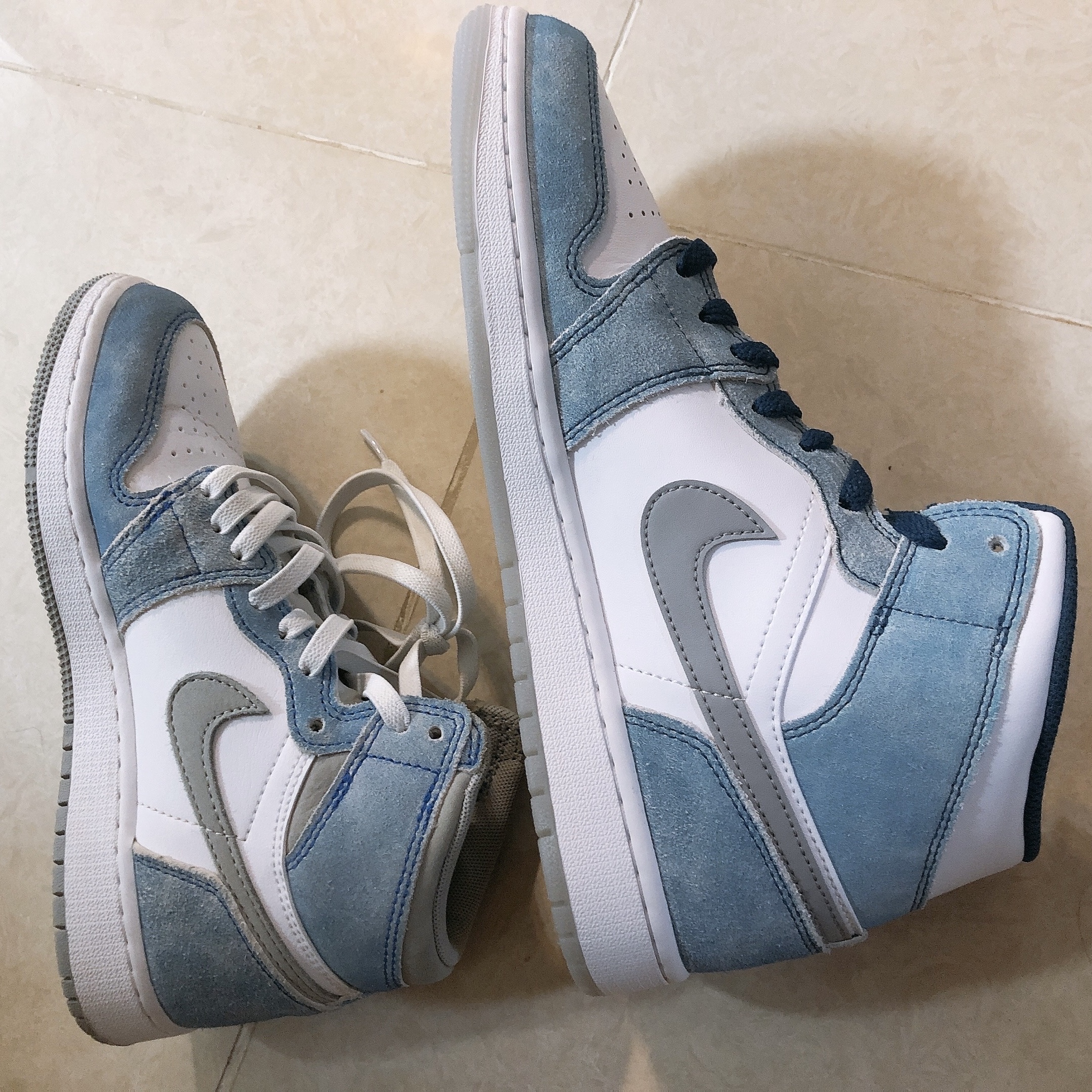 (GS) Jordan 1 Retro High OG Hyper Royal, Jordan 1 Mid SE French Blue Fire Red 착용 스타일 - 2