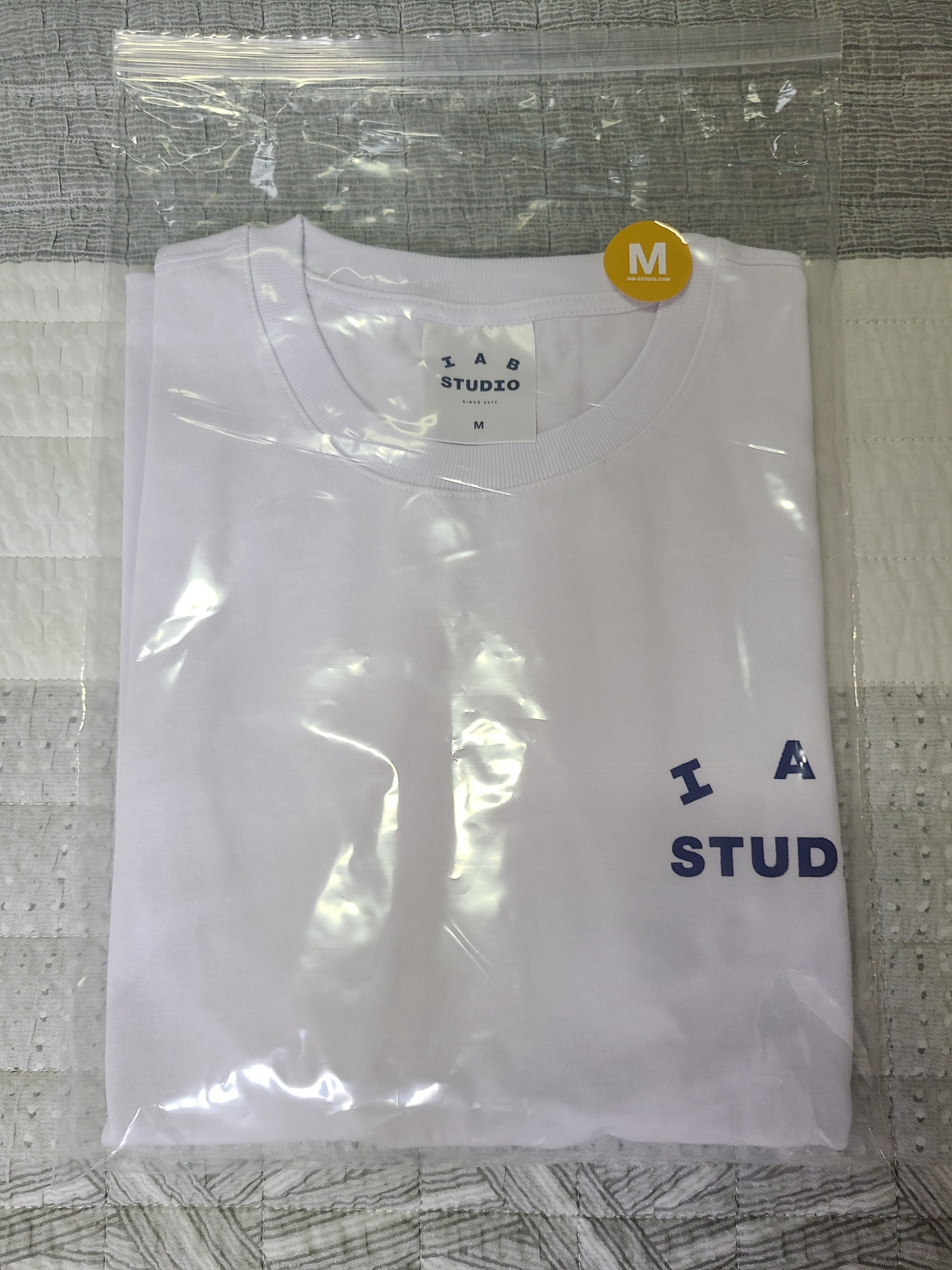 IAB Studio T-Shirt White Navy - 22FW 착용 스타일
