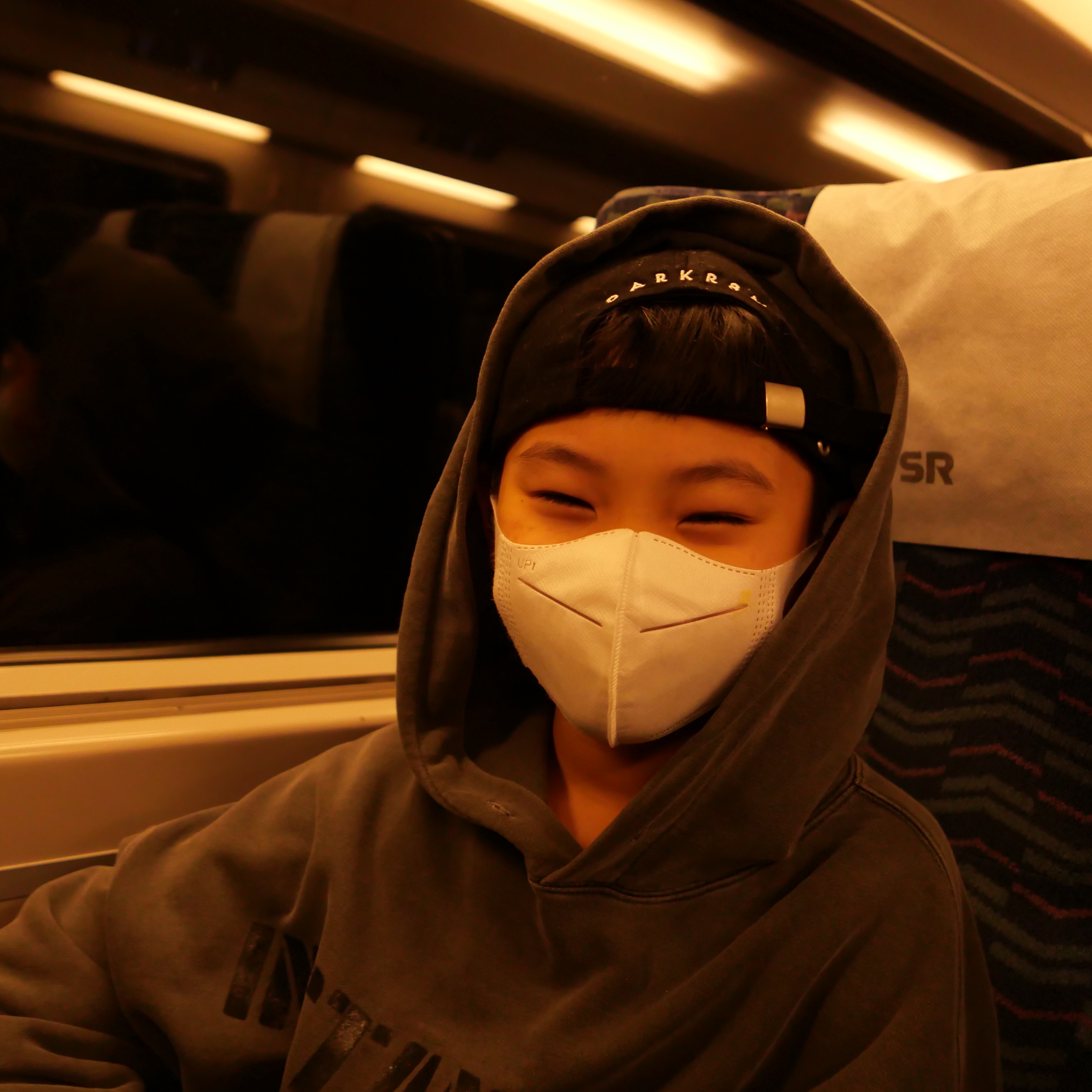 Darkr8m Studio White Logo Cap 착용 스타일 - 2