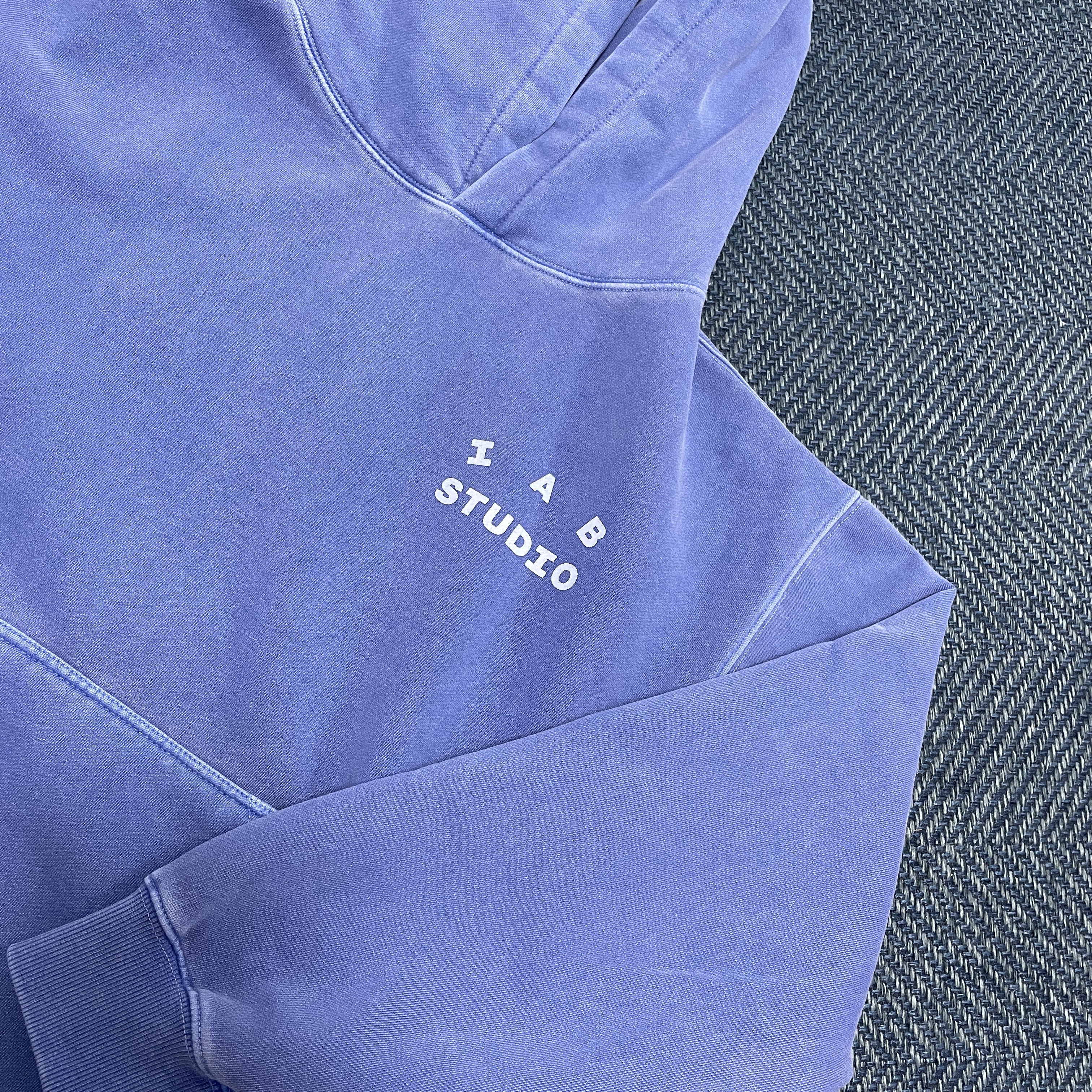 IAB Studio Pigment Hoodie Royal Blue - 22FW 착용 스타일 - 2