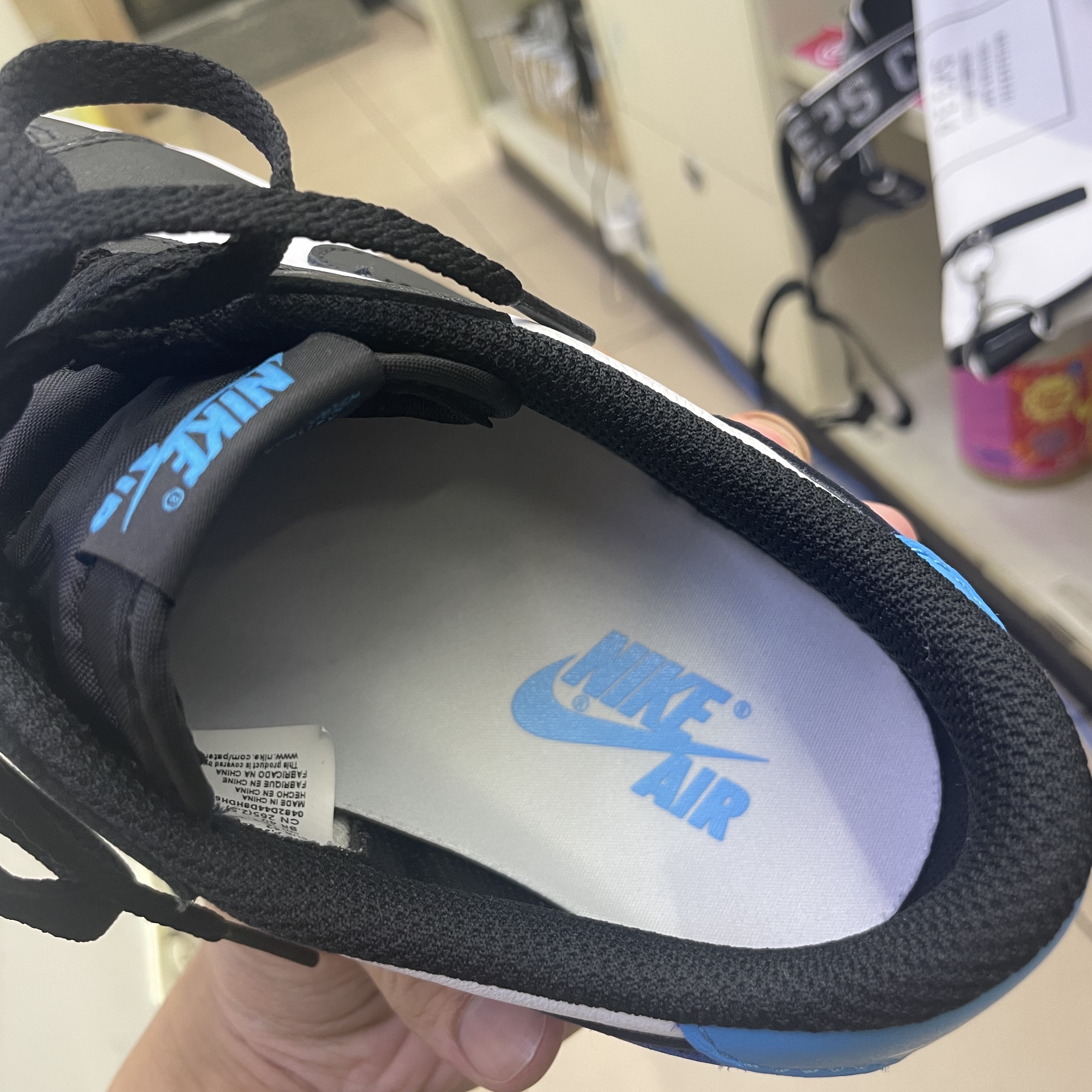Jordan 1 Retro Low OG Black and Dark Powder Blue 착용 스타일