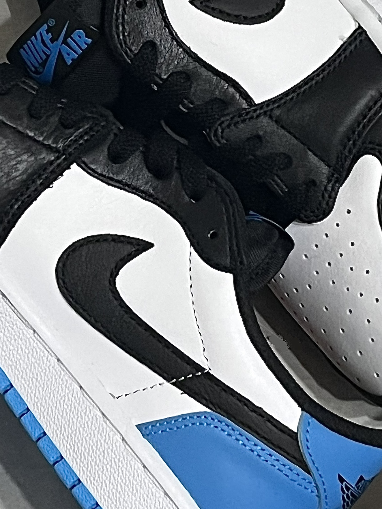 Jordan 1 Retro Low OG Black and Dark Powder Blue 착용 스타일
