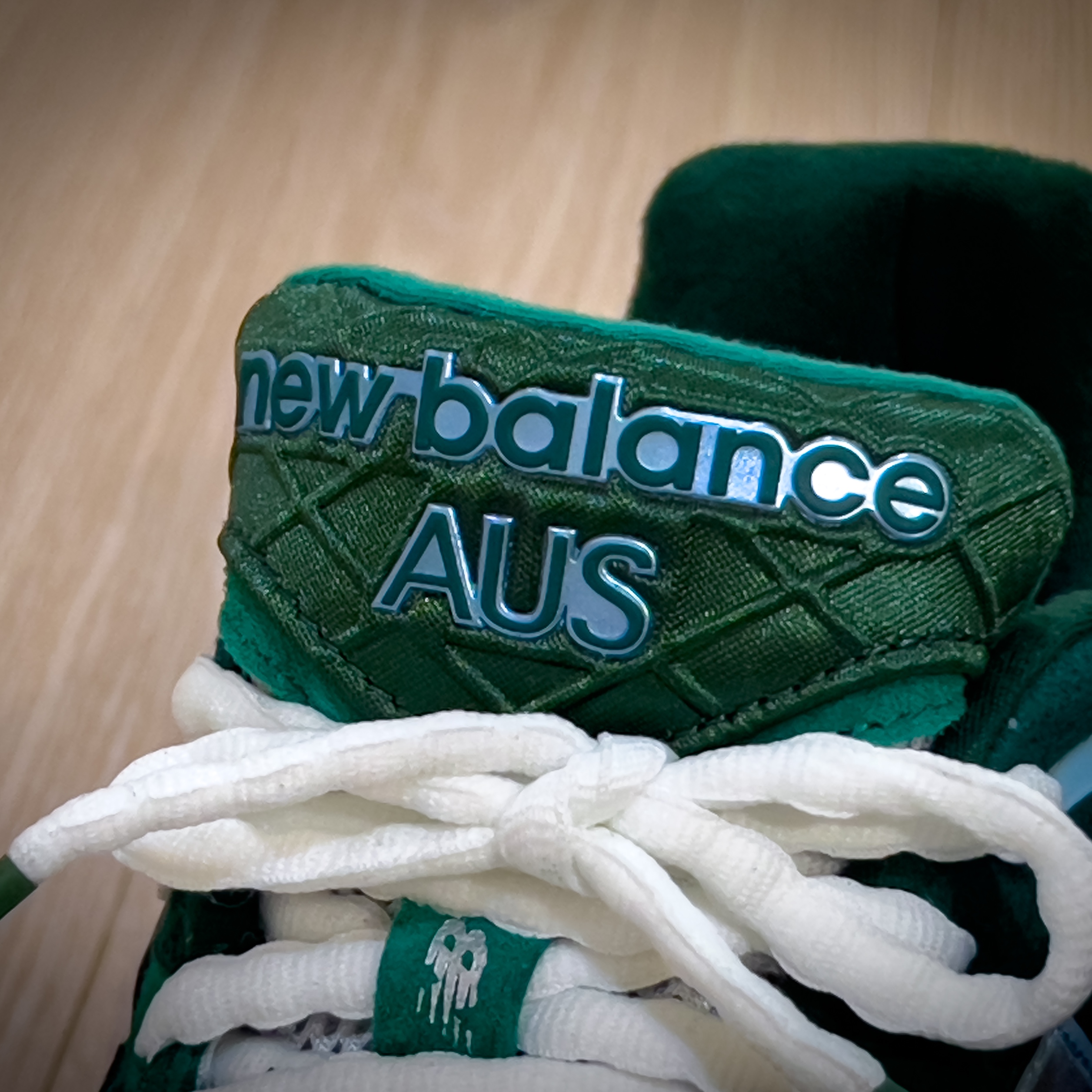 New Balance x Up There 2002R Backyard Legends 착용 스타일 - 2