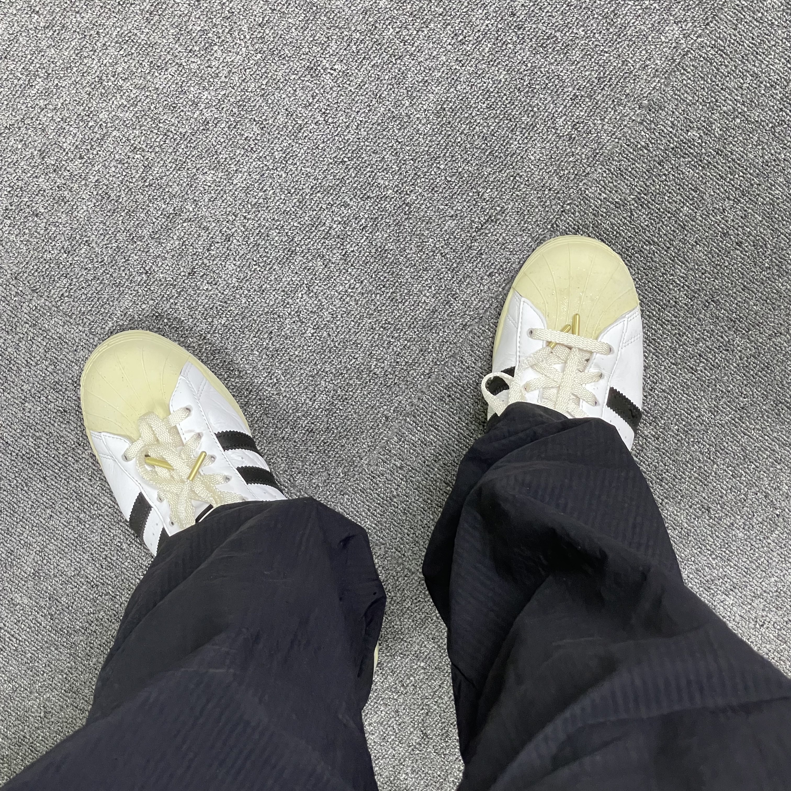 Adidas Superstar Premium White Black 착용 스타일