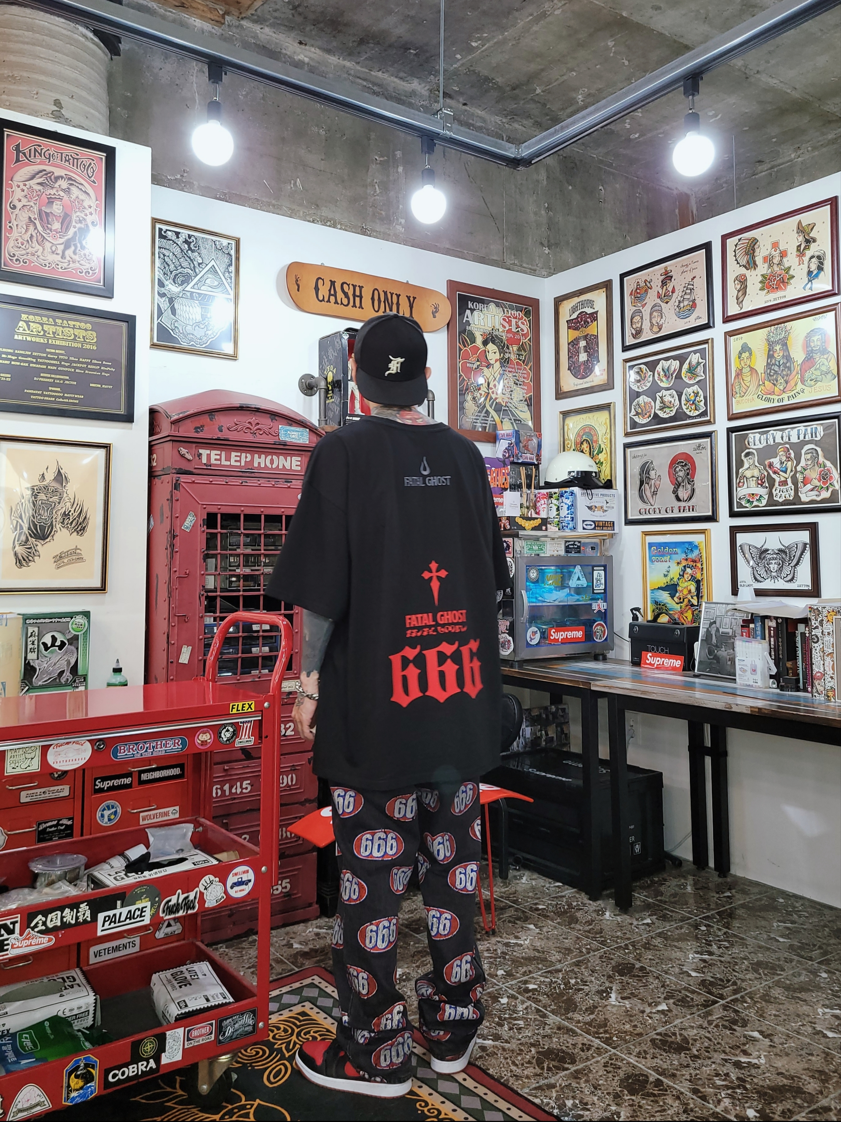 Essentials x New Era Sized Cap Black, Jordan 1 Mid Bred Banned 2020 착용 스타일 - 4