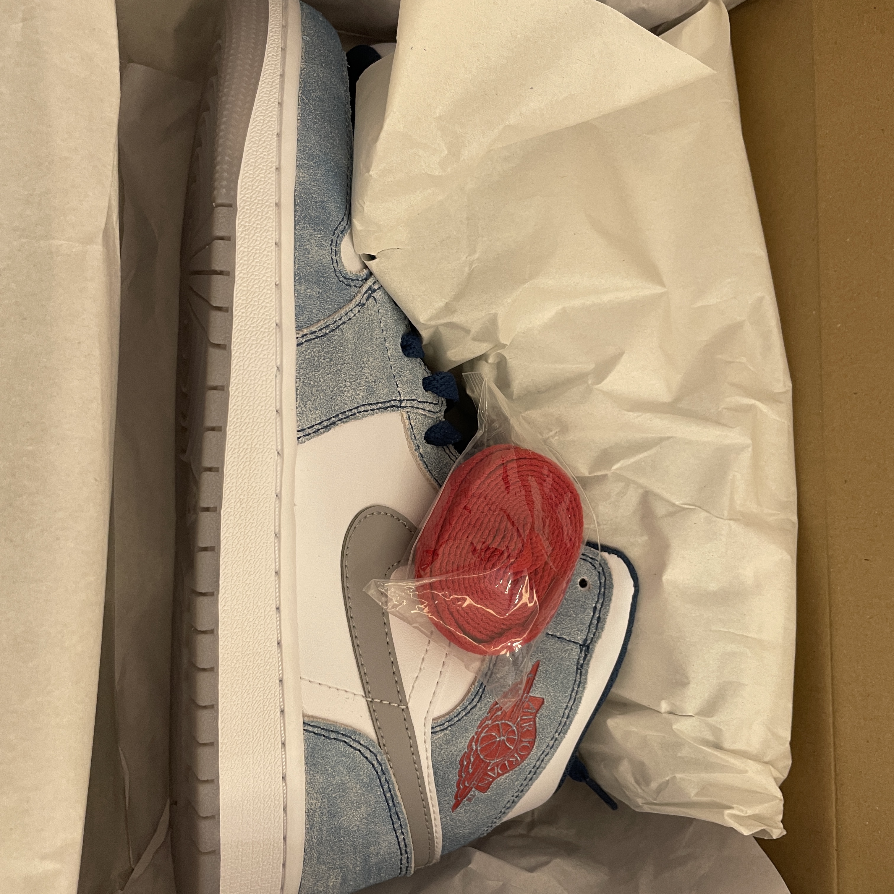 Jordan 1 Mid SE French Blue Fire Red 착용 스타일
