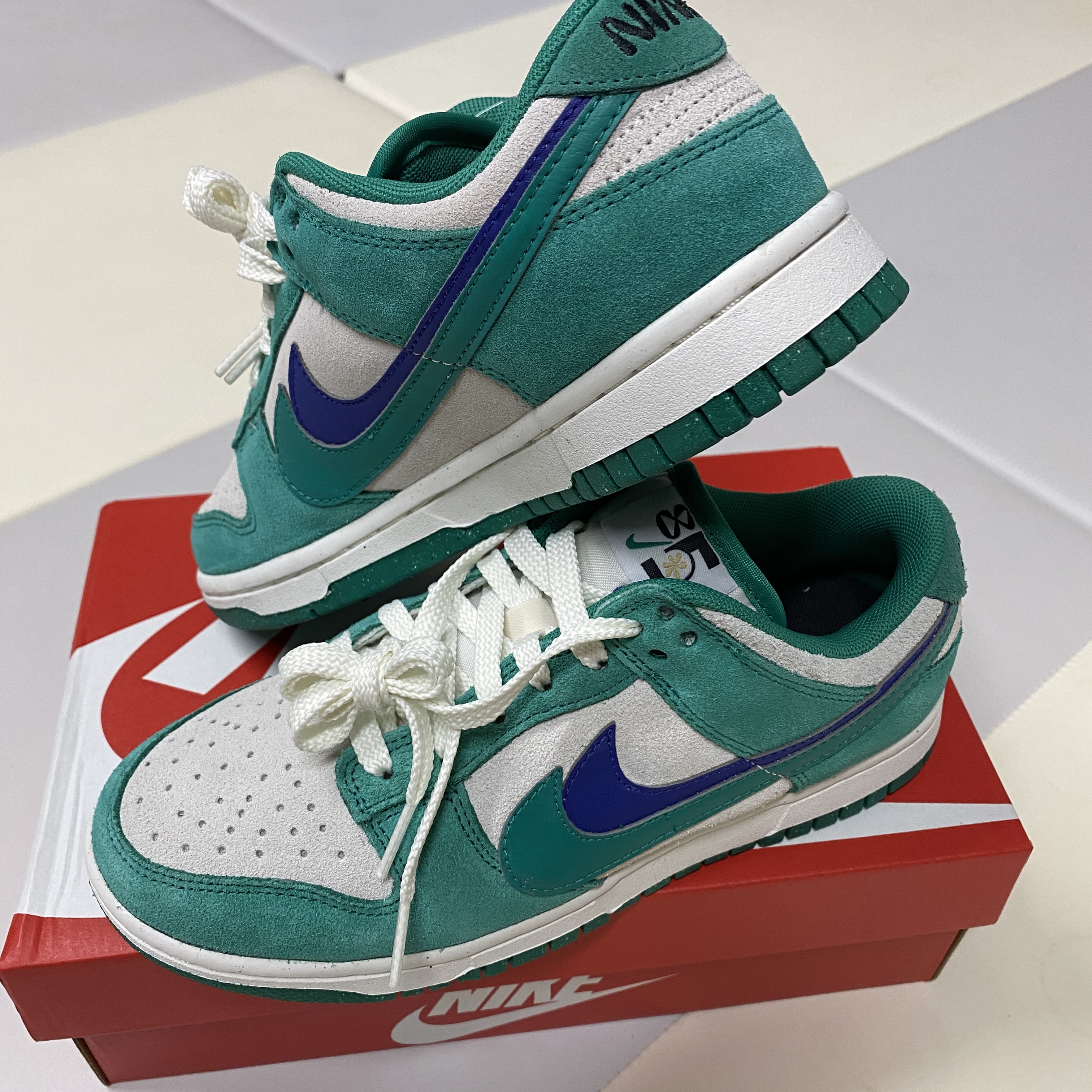 (W) Nike Dunk Low SE 85 Neptune Green and Sail 착용 스타일 - 4