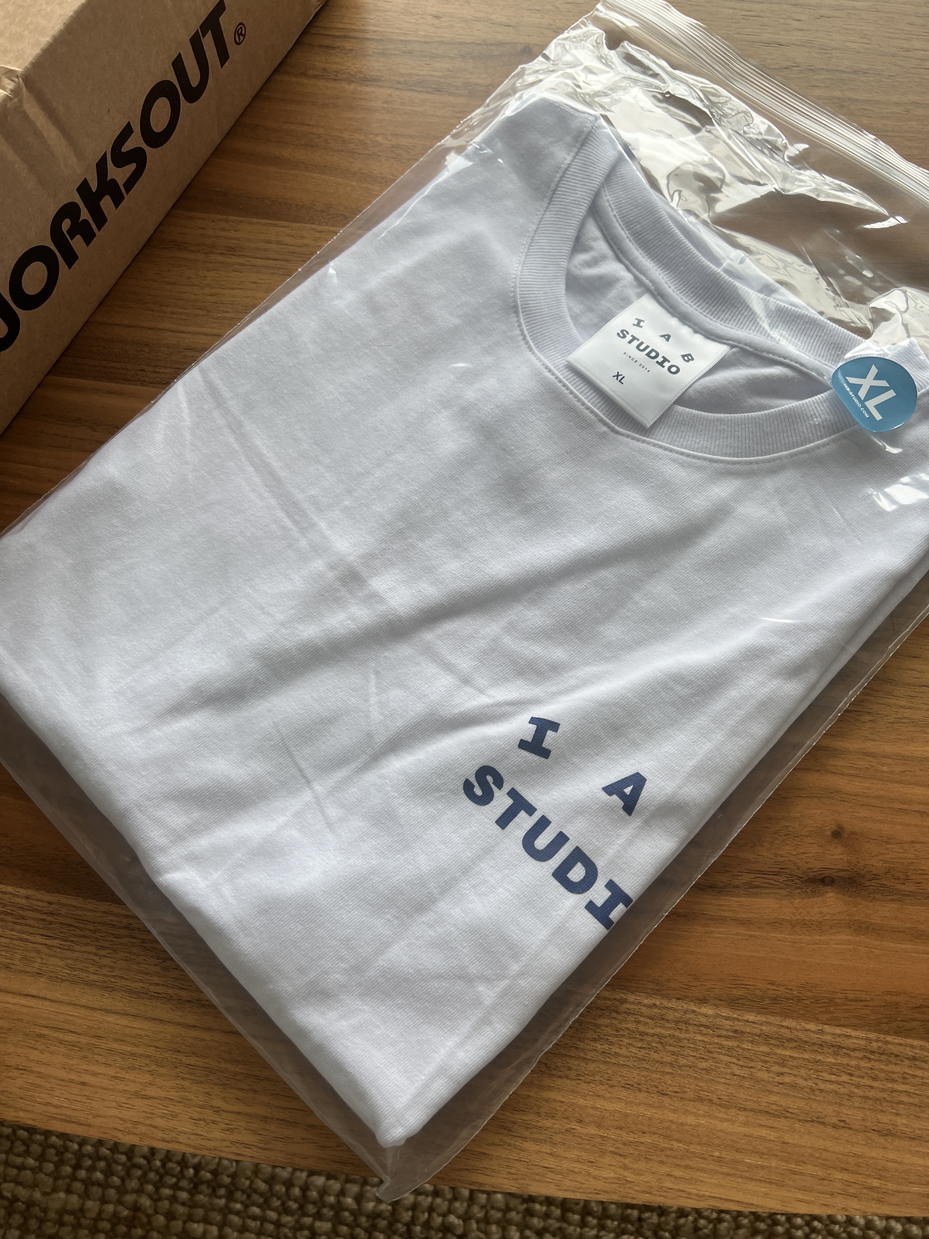 IAB Studio T-Shirt White Navy - 22FW 착용 스타일 - 2