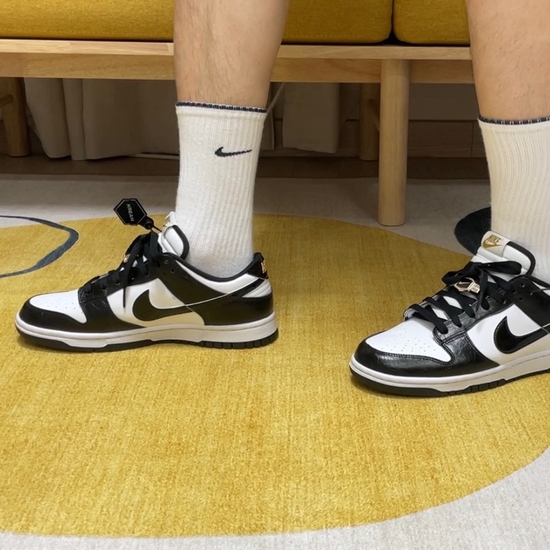 Nike Dunk Low Retro SE Black 착용 스타일 - 2