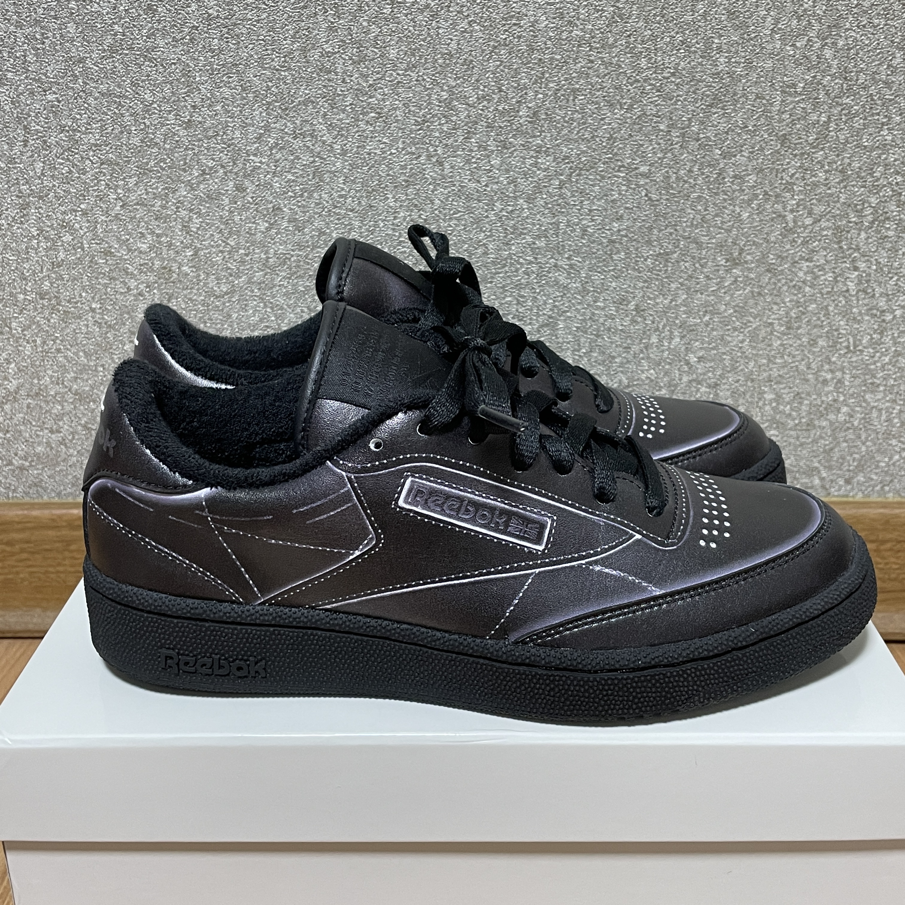 Reebok x Maison Margiela Club C TL Black 착용 스타일 - 1