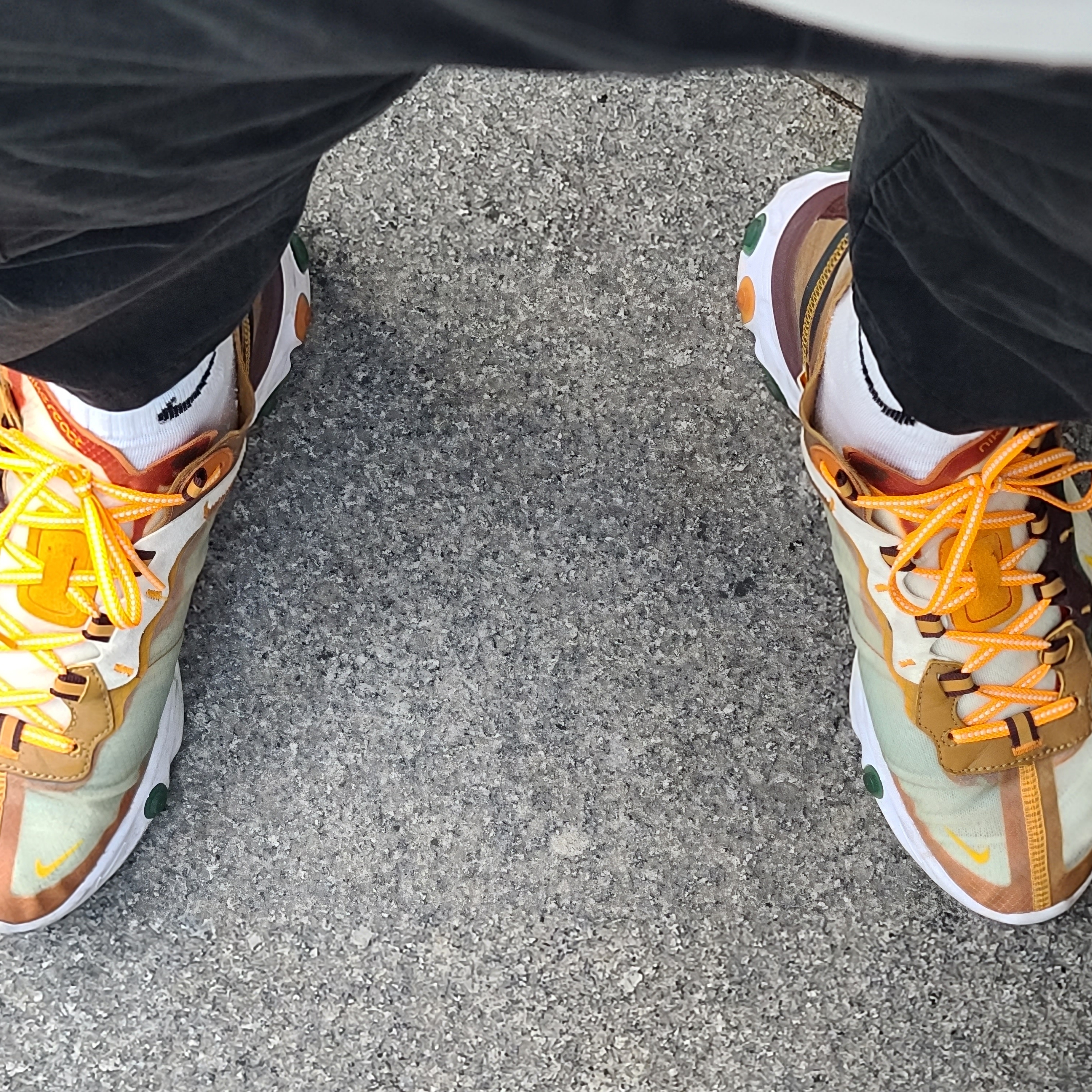 Nike React Element 87 Orange Peel 착용 스타일 - 3