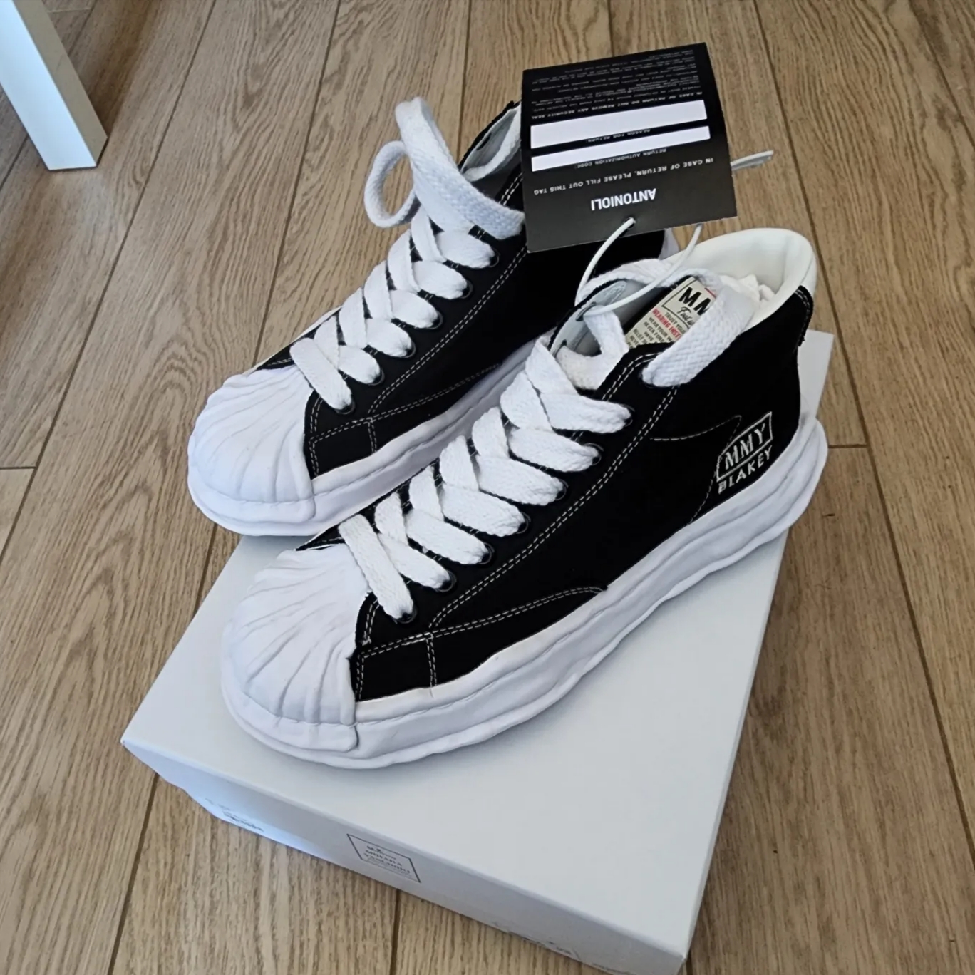 Maison Mihara Yasuhiro Blakey OG Sole Canvas High-top Sneakers Black 착용 스타일