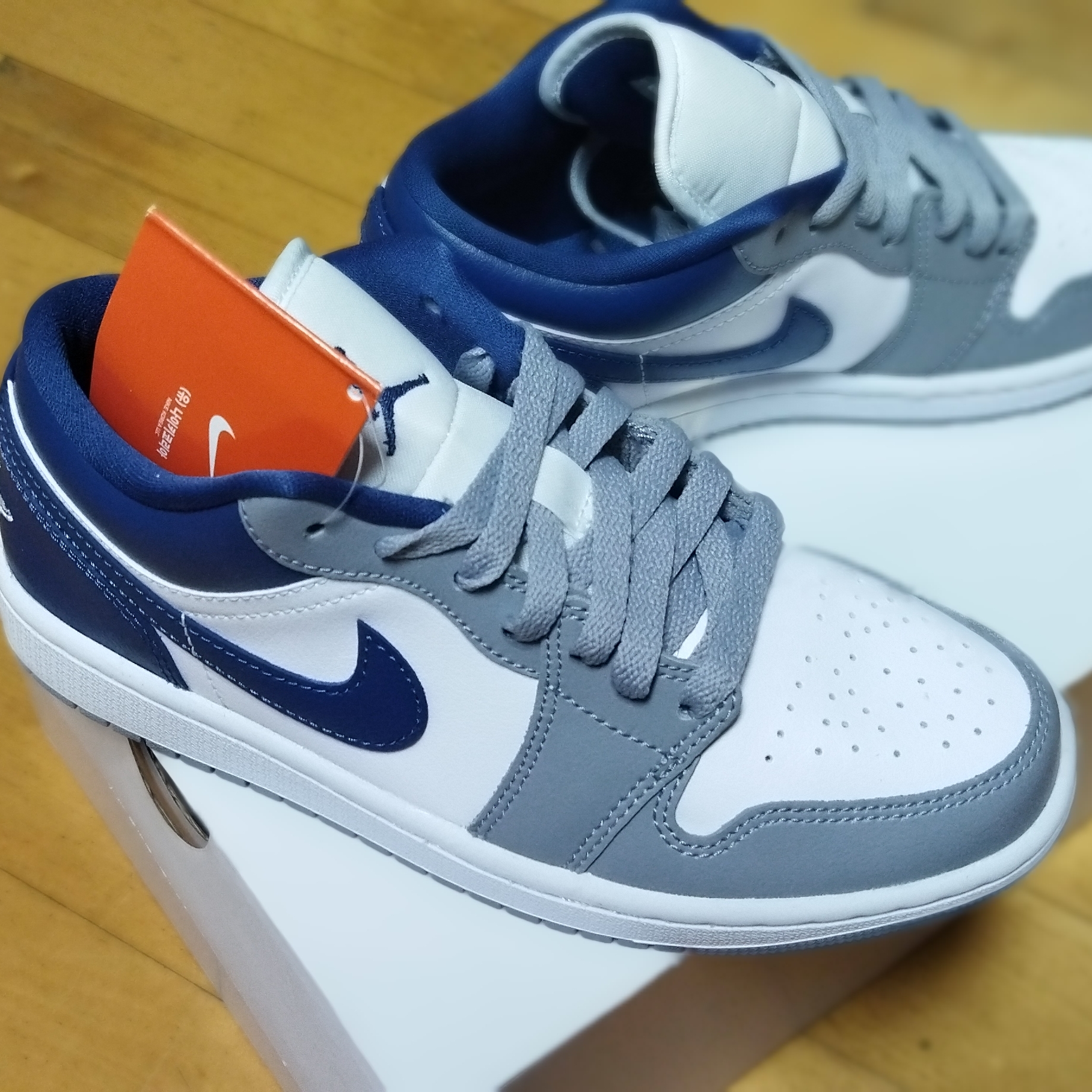 Jordan 1 Low Stealth and White, (W) Jordan 1 Low White Grey Blue 착용 스타일 - 2