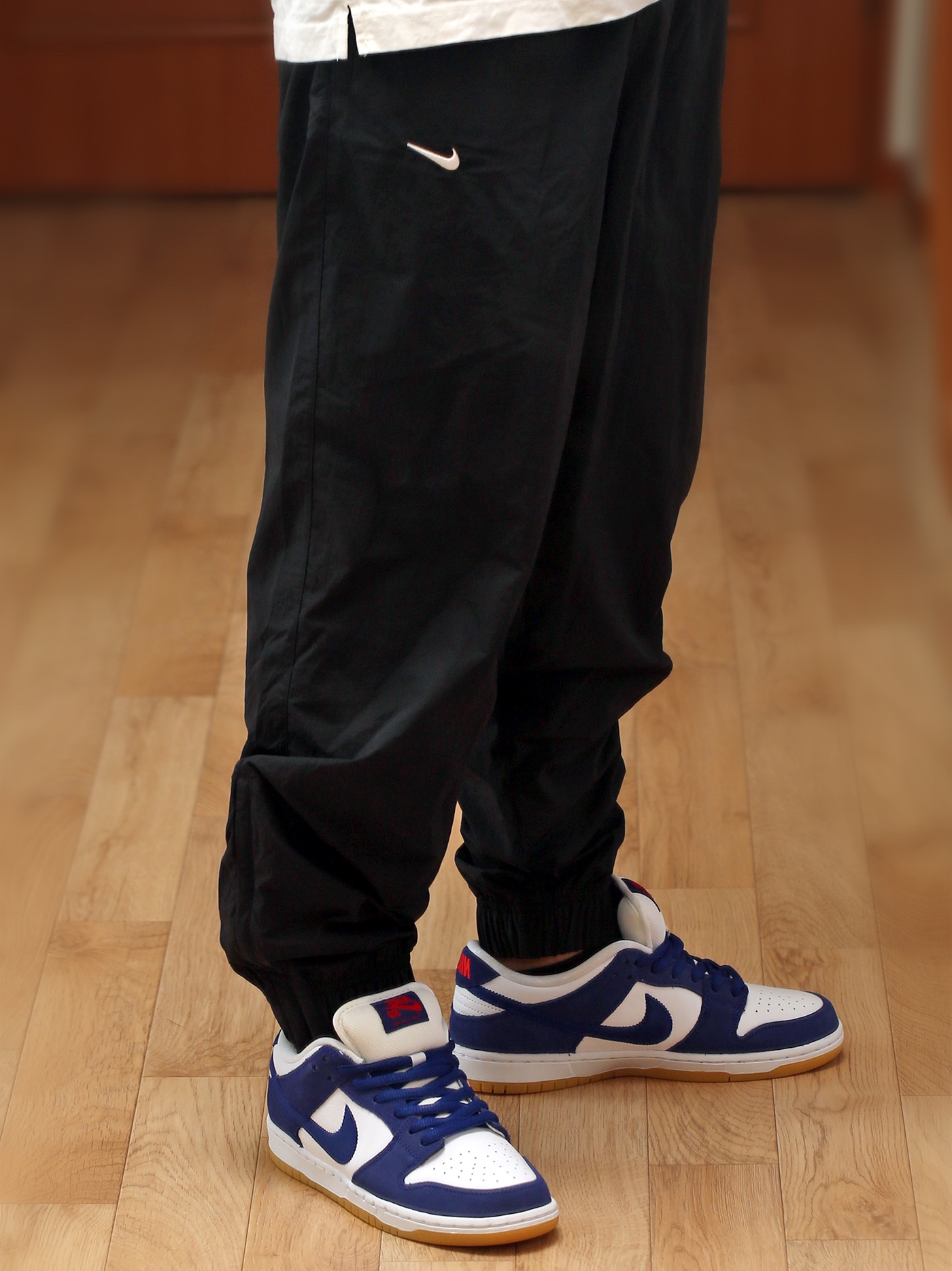 Nike NRG Solo Swoosh Woven Track Pants Black White - Asia, Nike SB Dunk Low Pro Premium Deep Royal Blue 착용 스타일 - 1