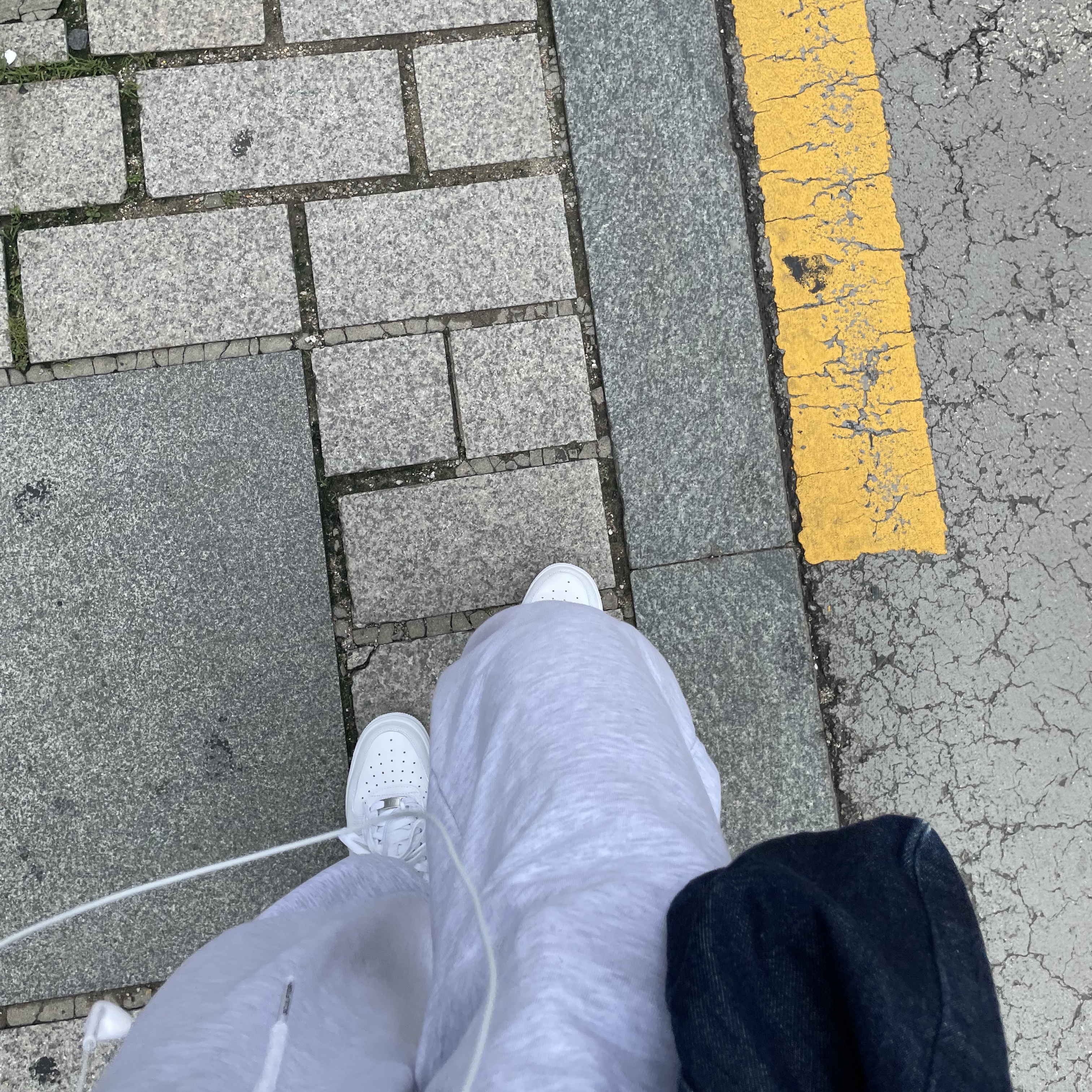 (W) Nike Air Force 1 '07 Low White, Nike Air Force 1 '07 Low White 착용 스타일 - 2