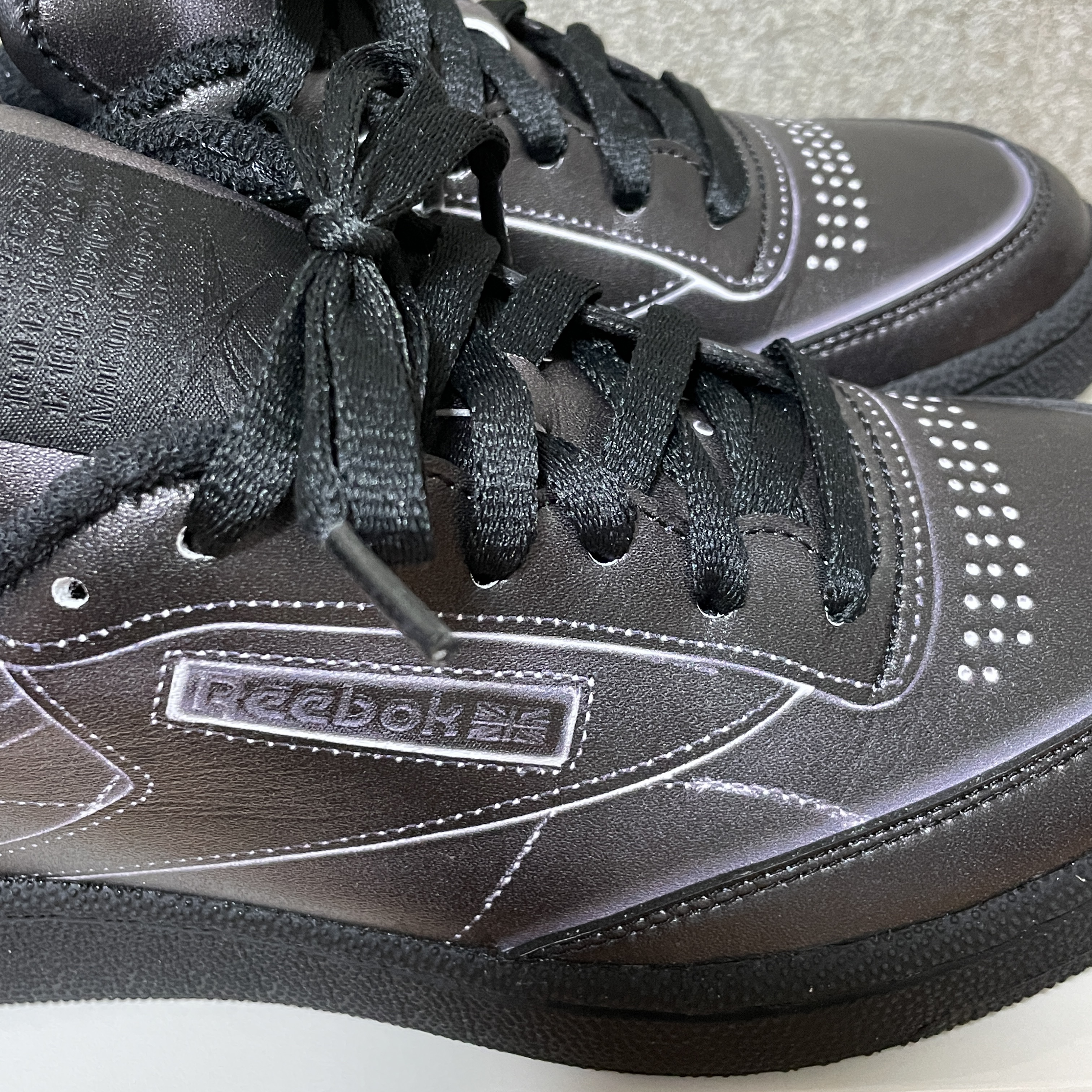 Reebok x Maison Margiela Club C TL Black 착용 스타일 - 4