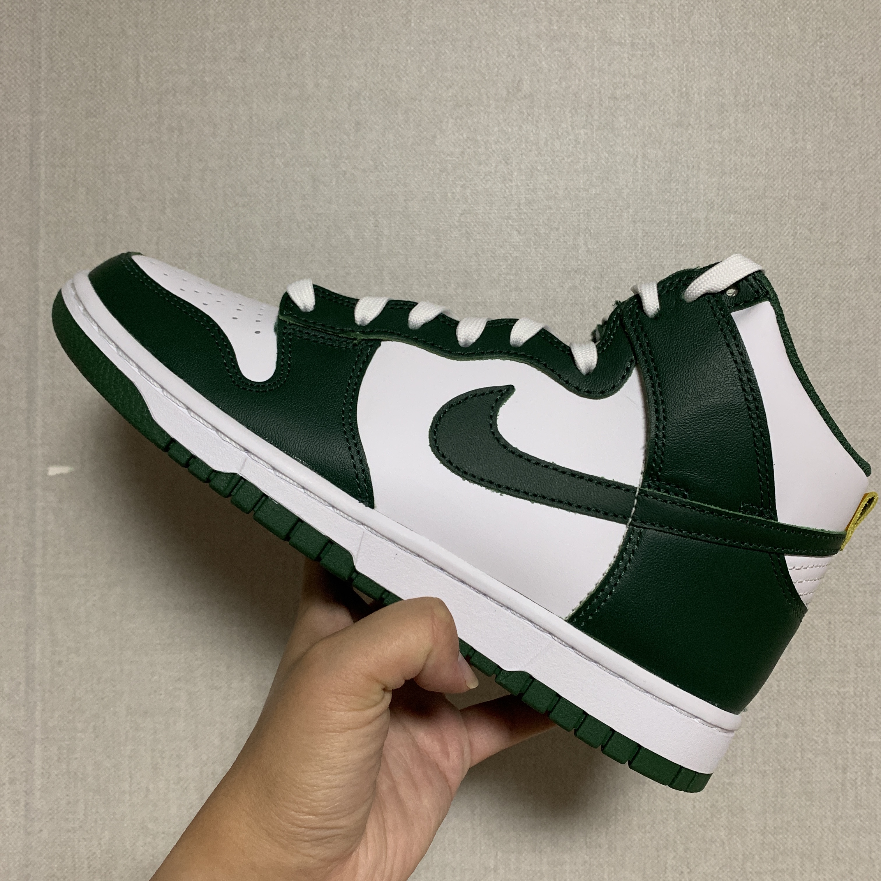 Nike Dunk High Retro Noble Green 착용 스타일