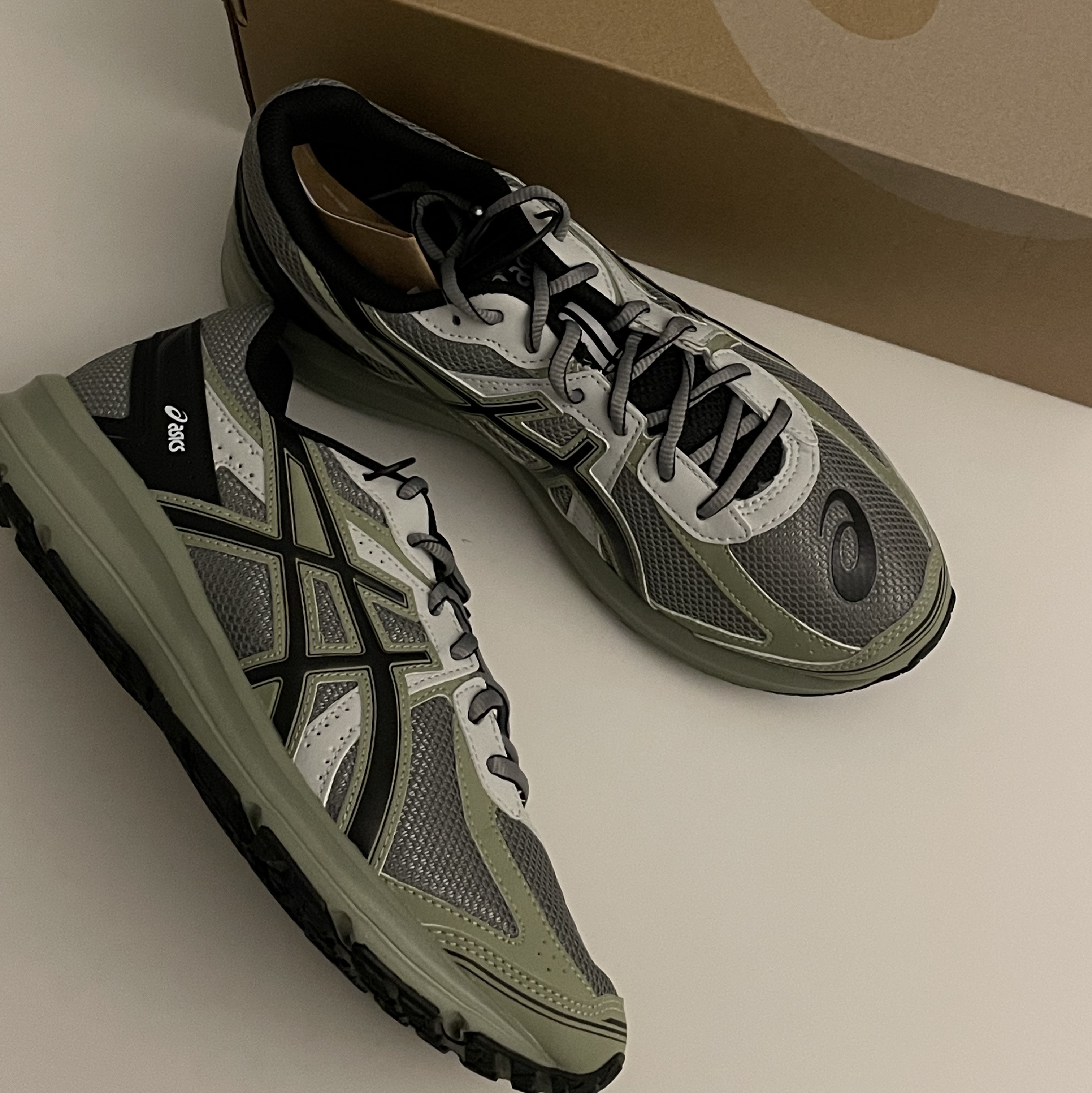 Asics Jog 100 S Sheet Rock - 2E Wide 착용 스타일